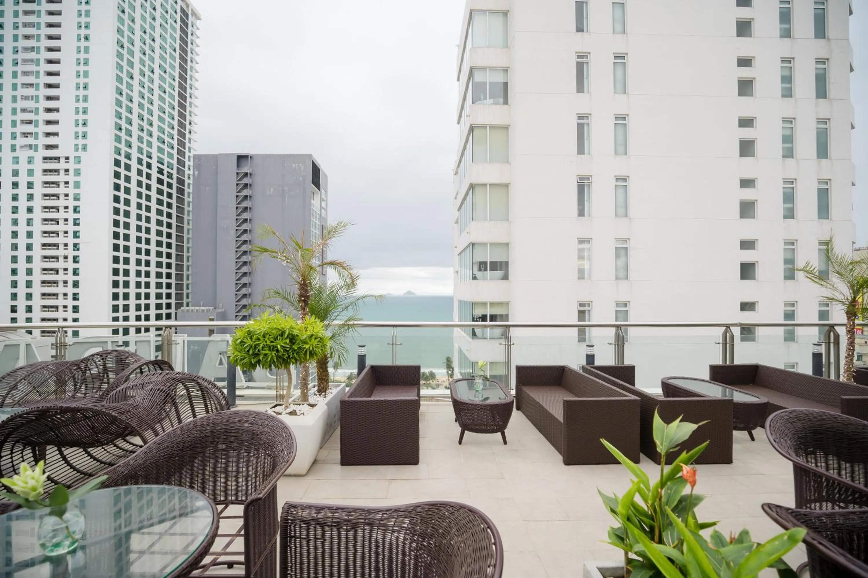 Lounge or bar in SANDALS ISLAND HOTEL