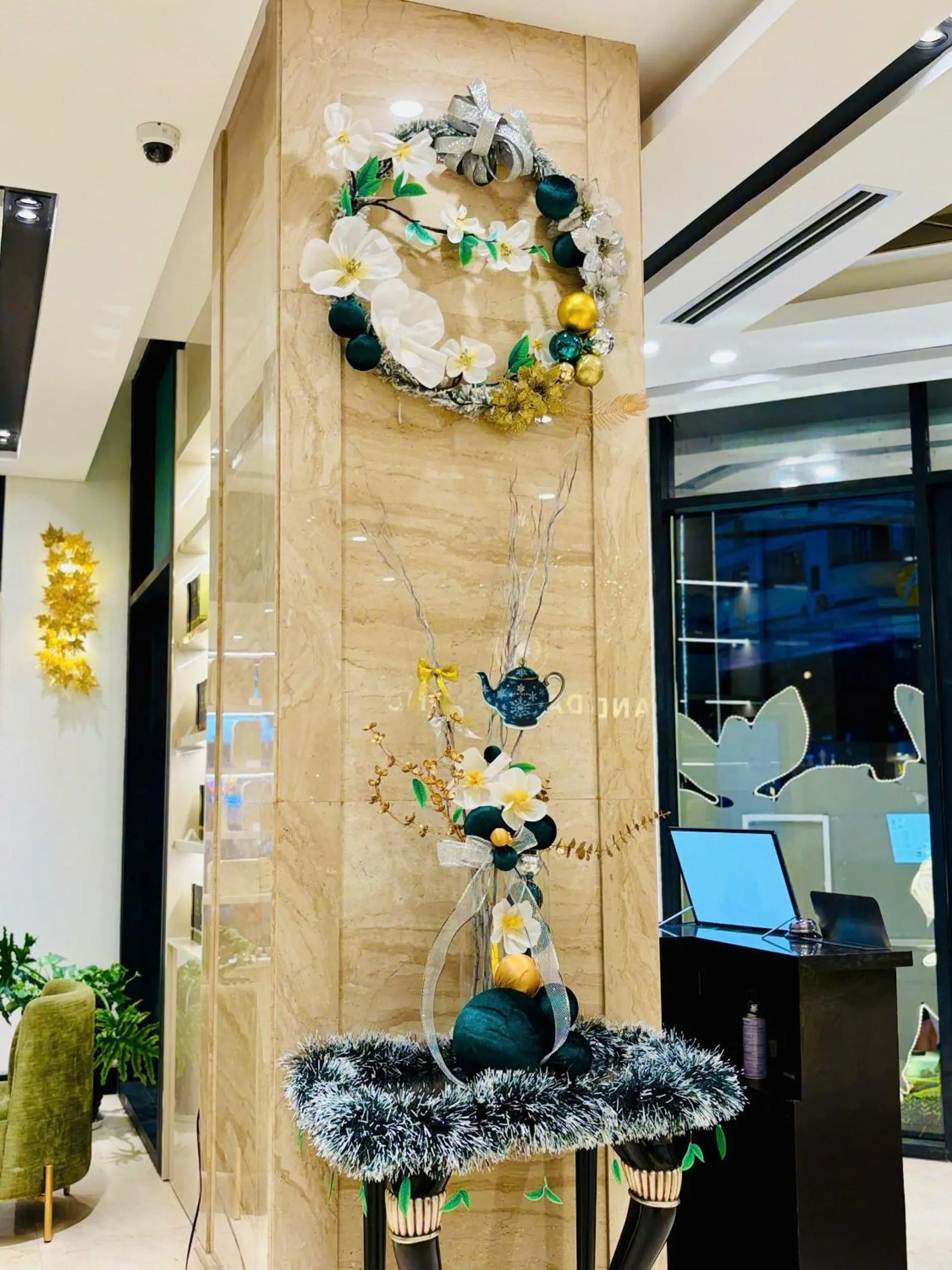 SANDALS ISLAND HOTEL