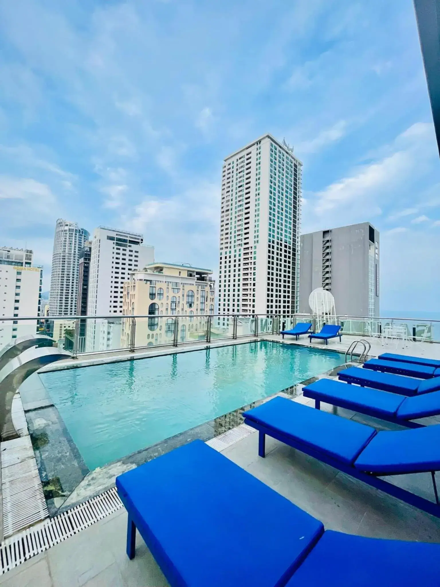 Swimming pool in SANDALS ISLAND HOTEL Swimming pool in SANDALS ISLAND HOTEL