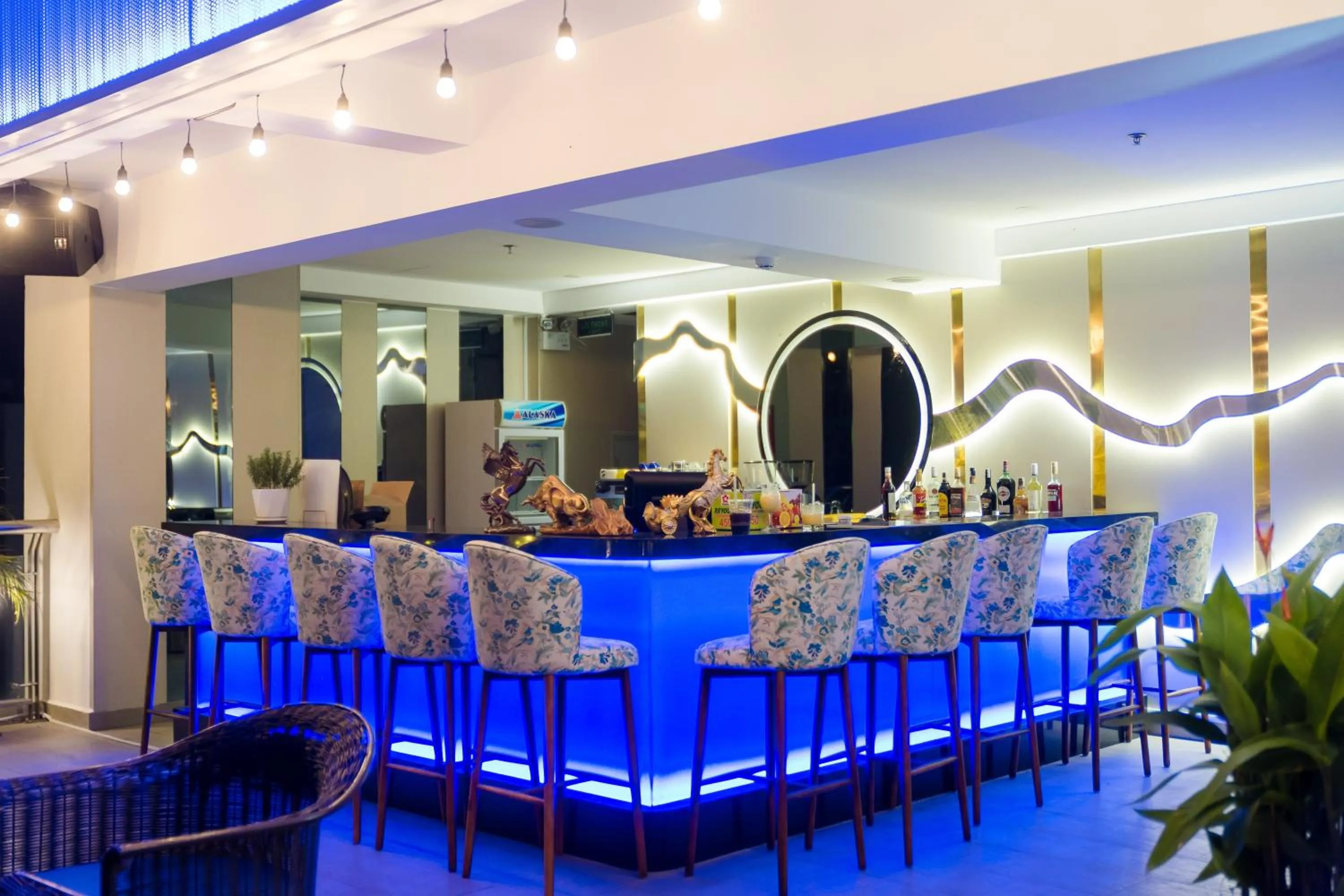 Lounge or bar in SANDALS ISLAND HOTEL