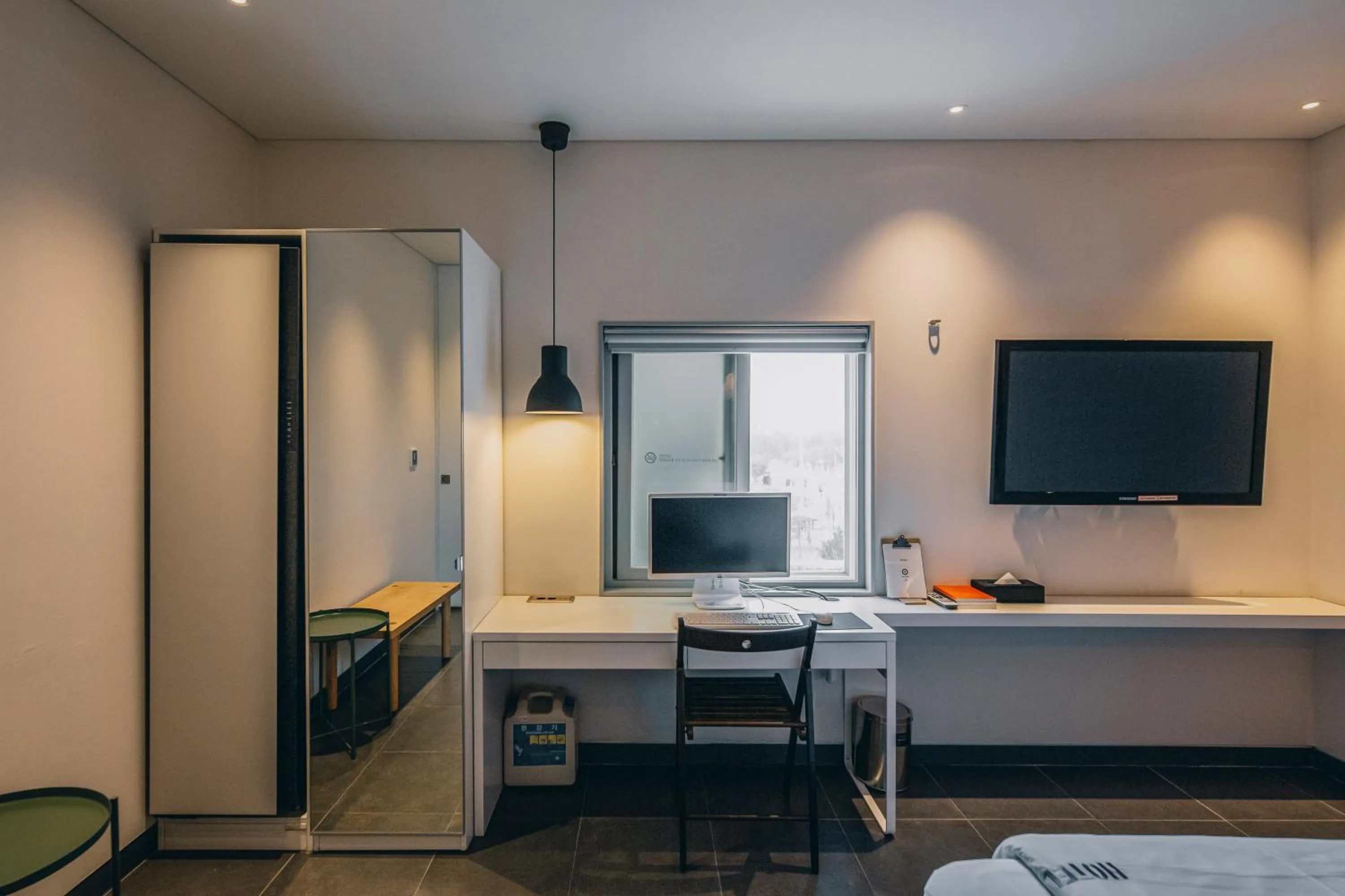 TV and multimedia in Gwangju Hotel the spot