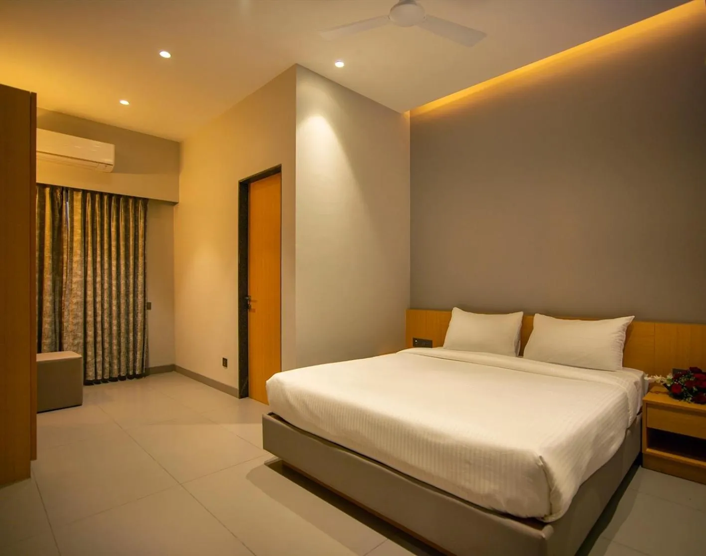 Bed in Palm Springs Resort