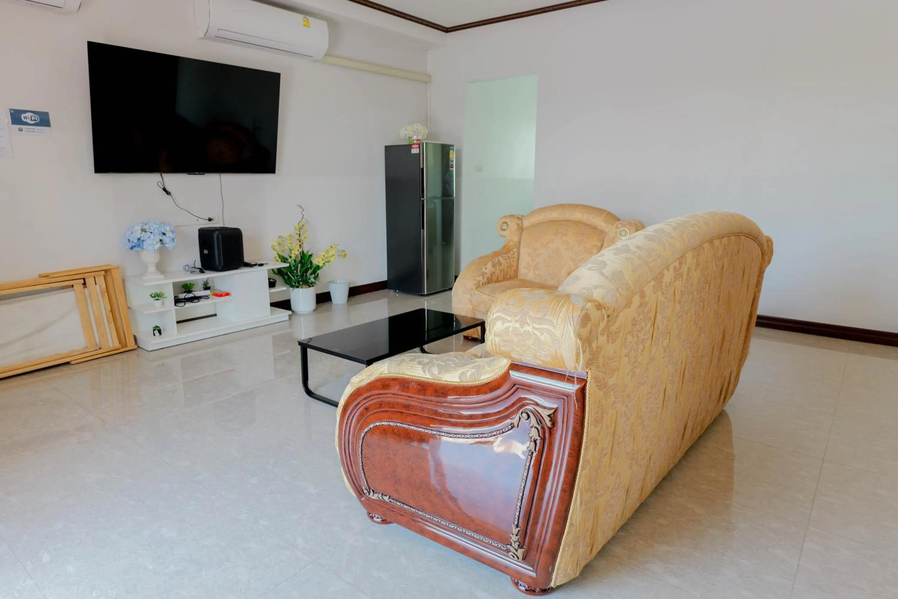 Communal lounge/ TV room in LV Villa Cha-am