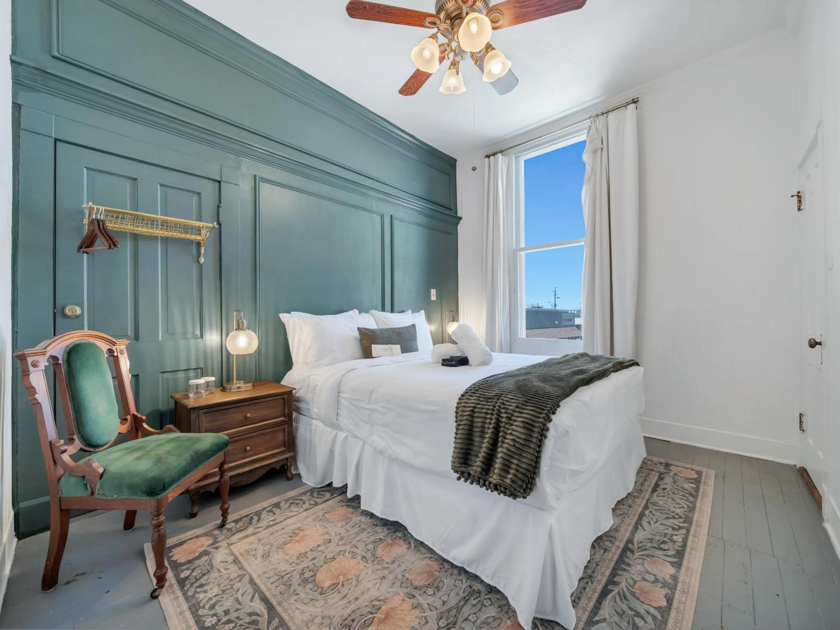 Bedroom, Bed in The Historic Grand Canyon Hotel