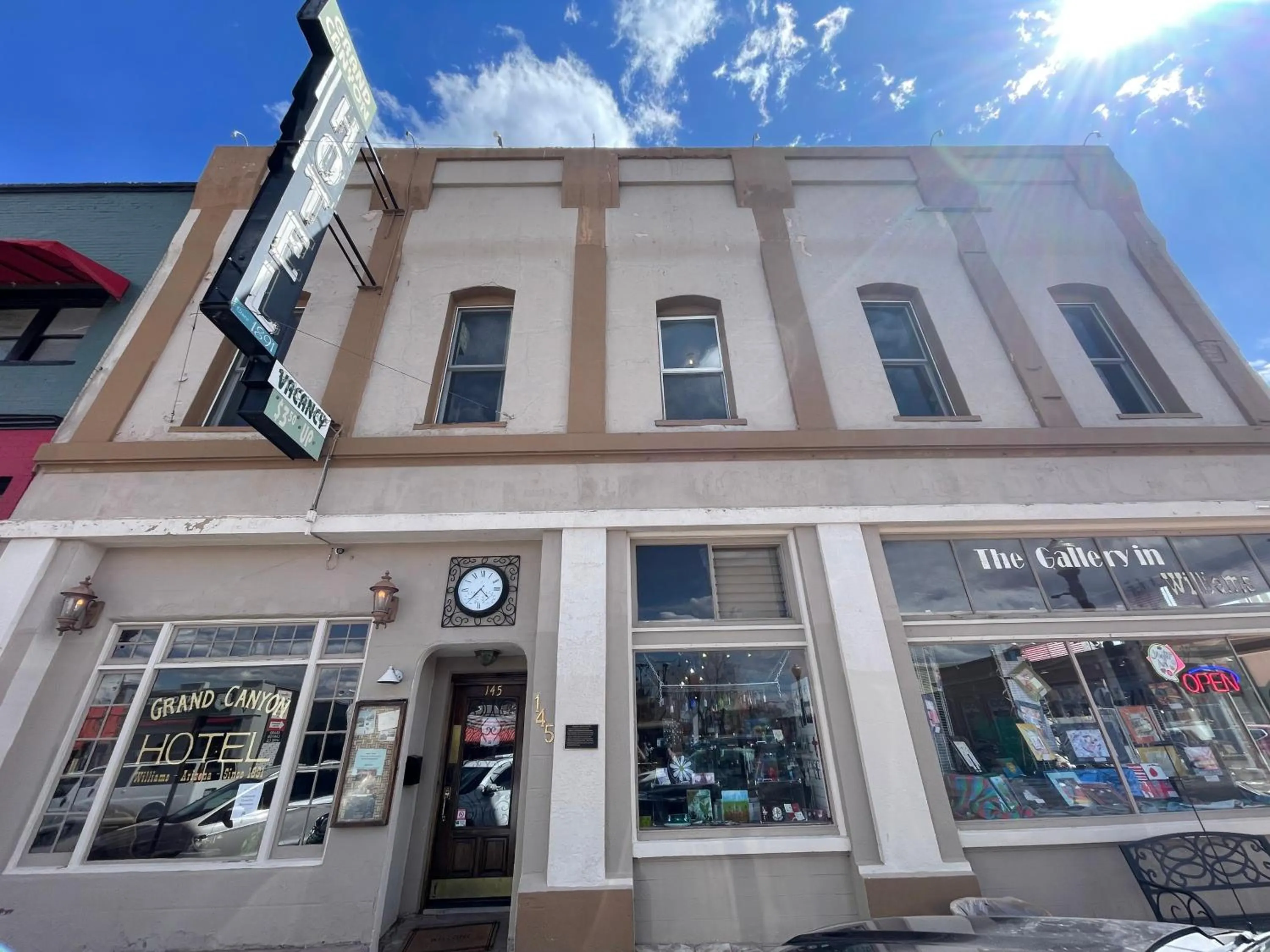 Street view in The Historic Grand Canyon Hotel