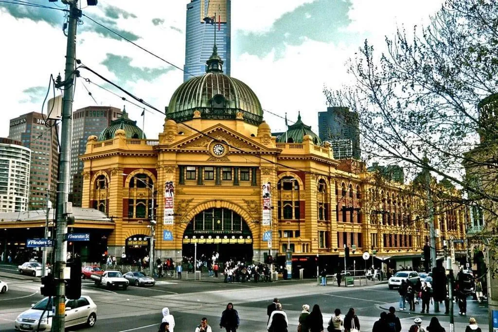 A Lovely Apt Right Next to Southern Cross Station