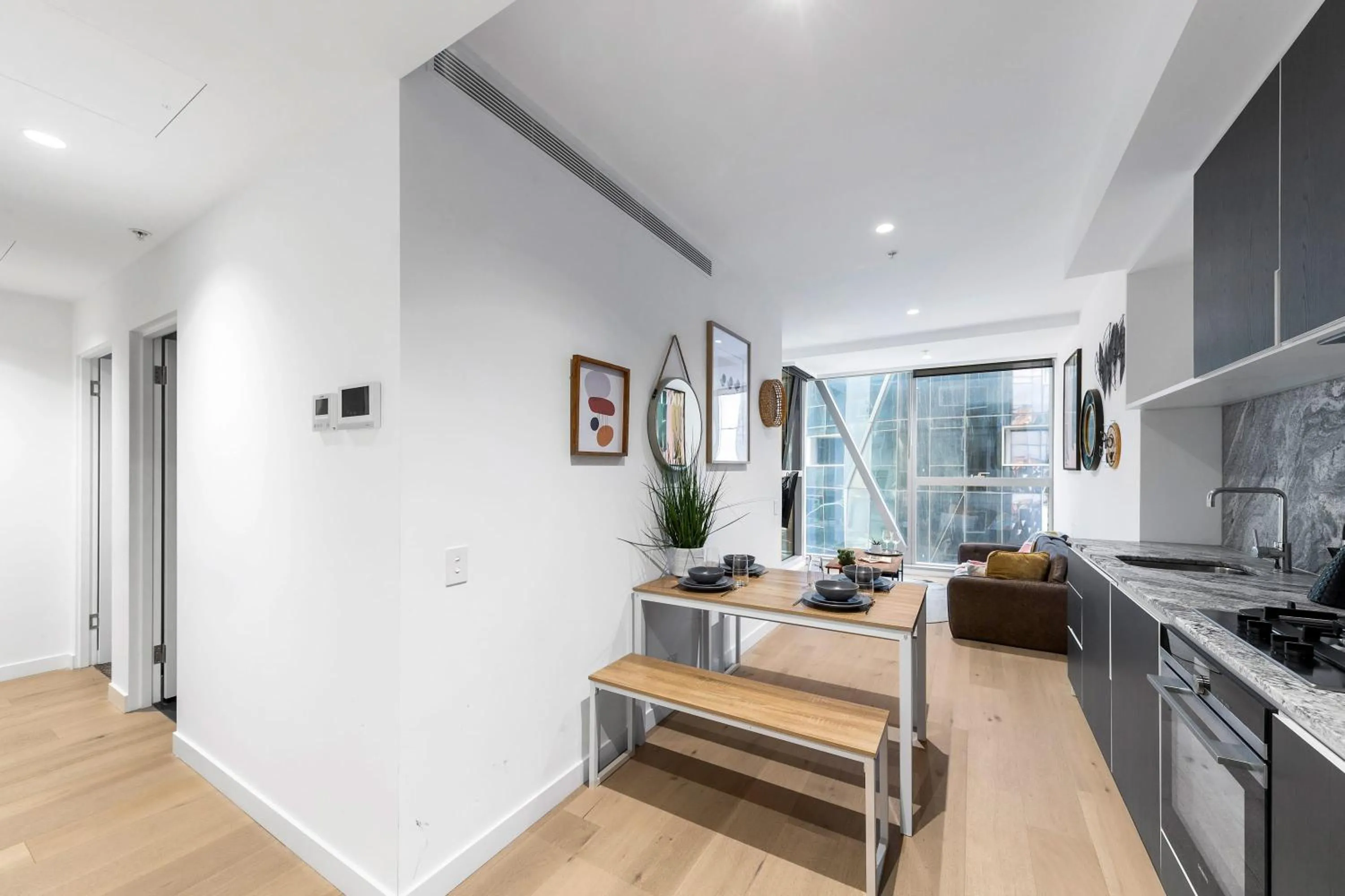 A Lovely Apt Right Next to Southern Cross Station