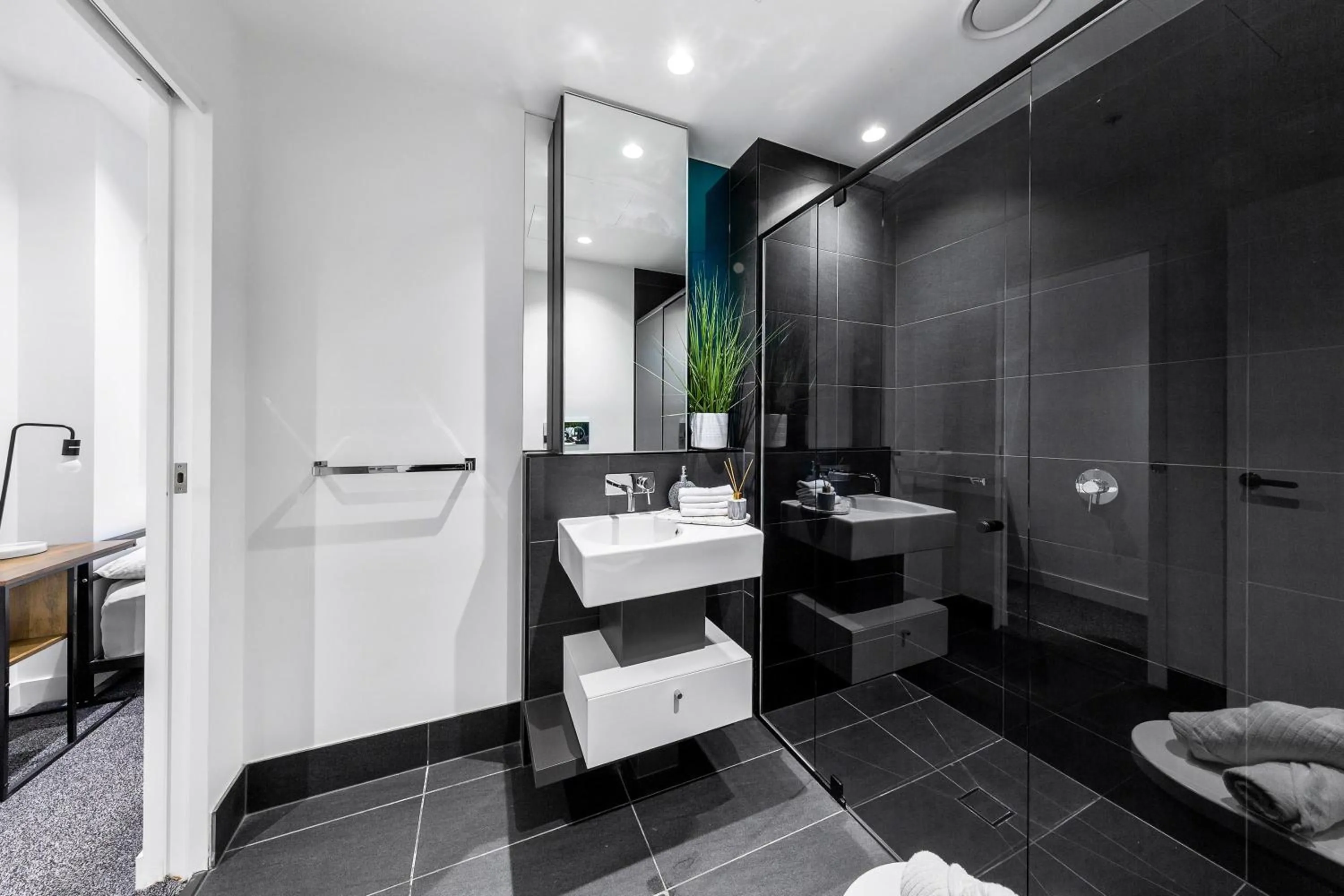 A Lovely Apt Right Next to Southern Cross Station