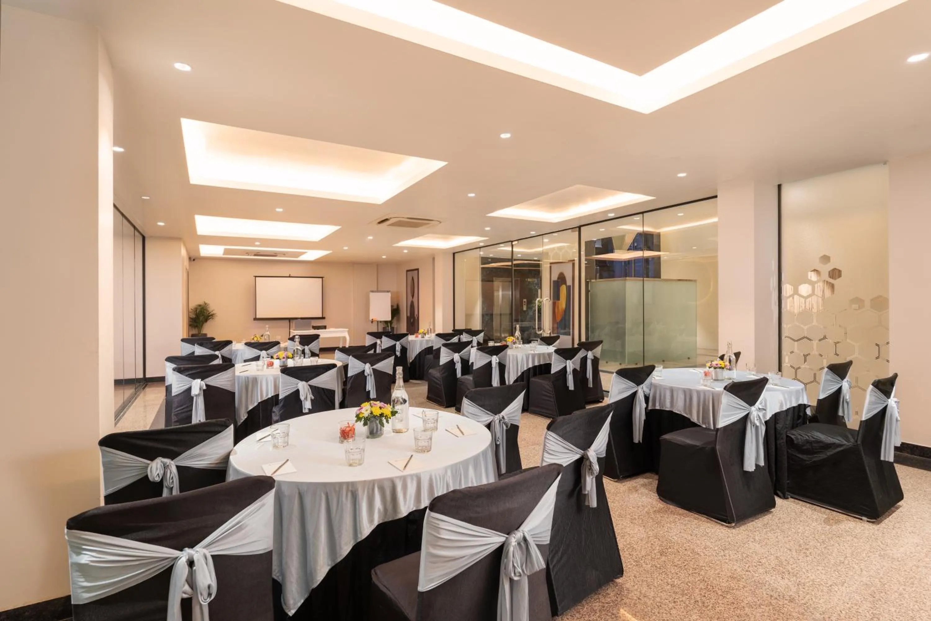 Meeting/conference room in Foxtrail, Sector 42 - AM Hotel Kollection