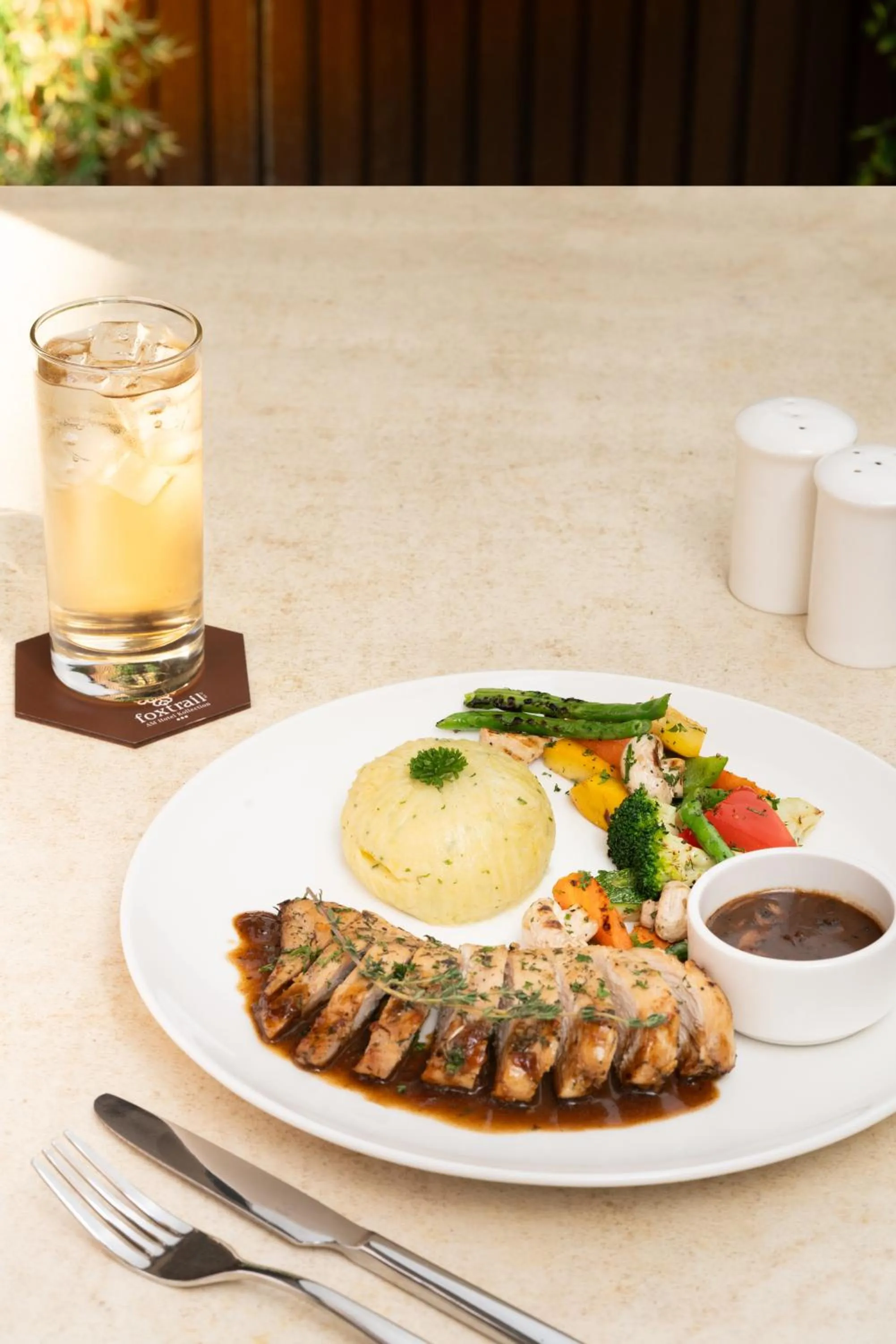 Food in Foxtrail, Sector 42 - AM Hotel Kollection