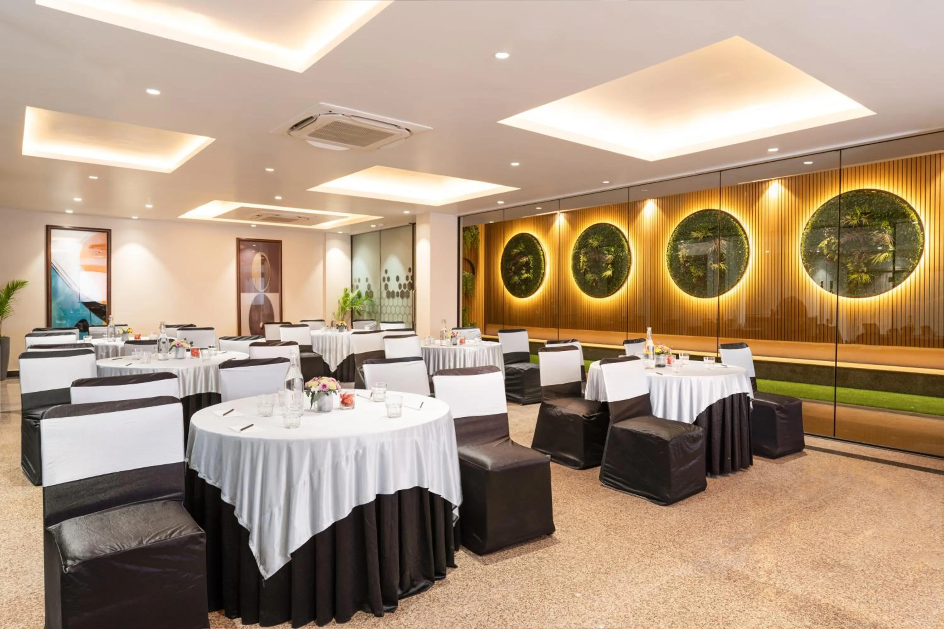 Meeting/conference room in Foxtrail, Sector 42 - AM Hotel Kollection