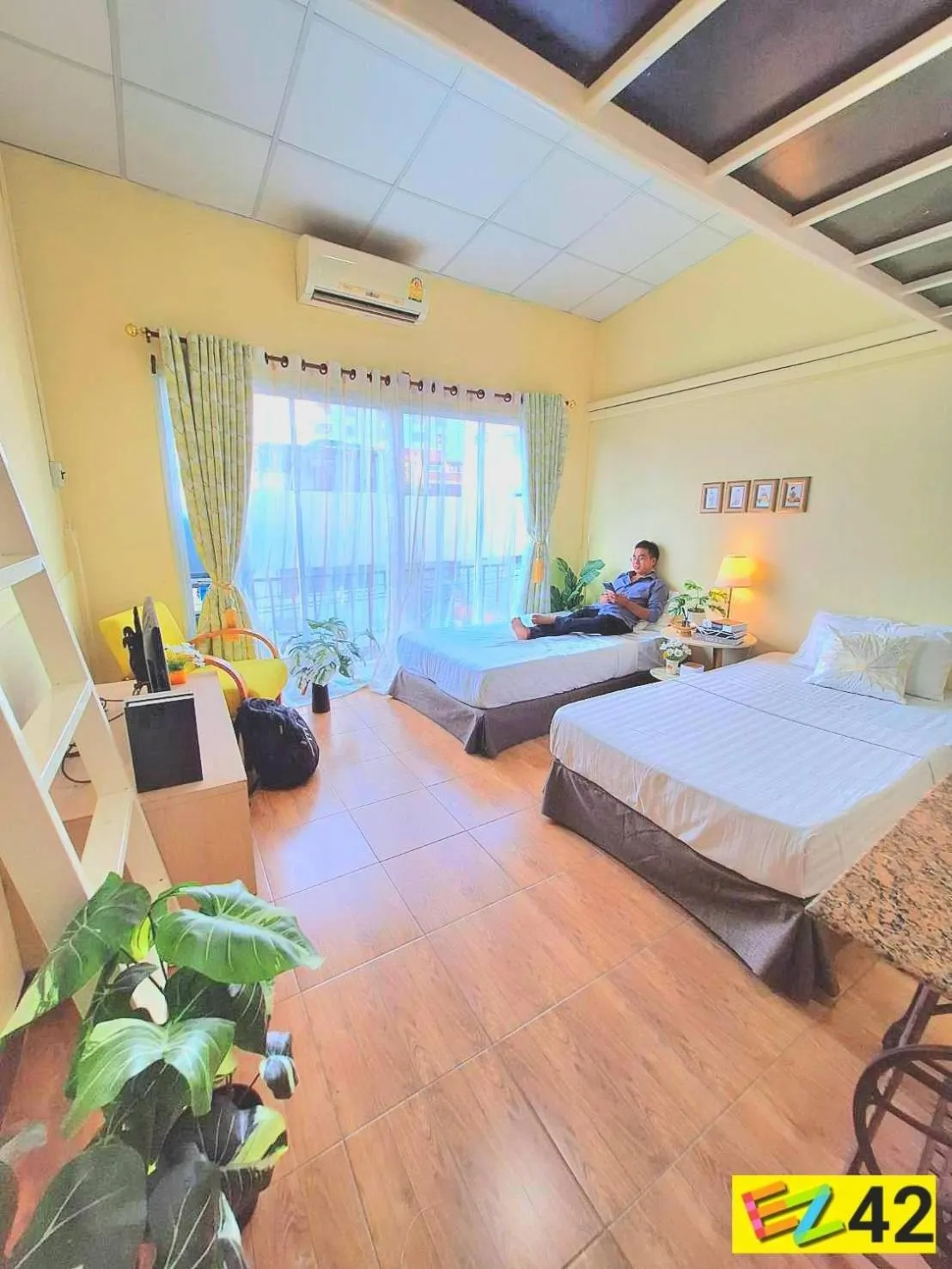 Photo of the whole room, Bed in EZ Sleep @ Ratchada 19