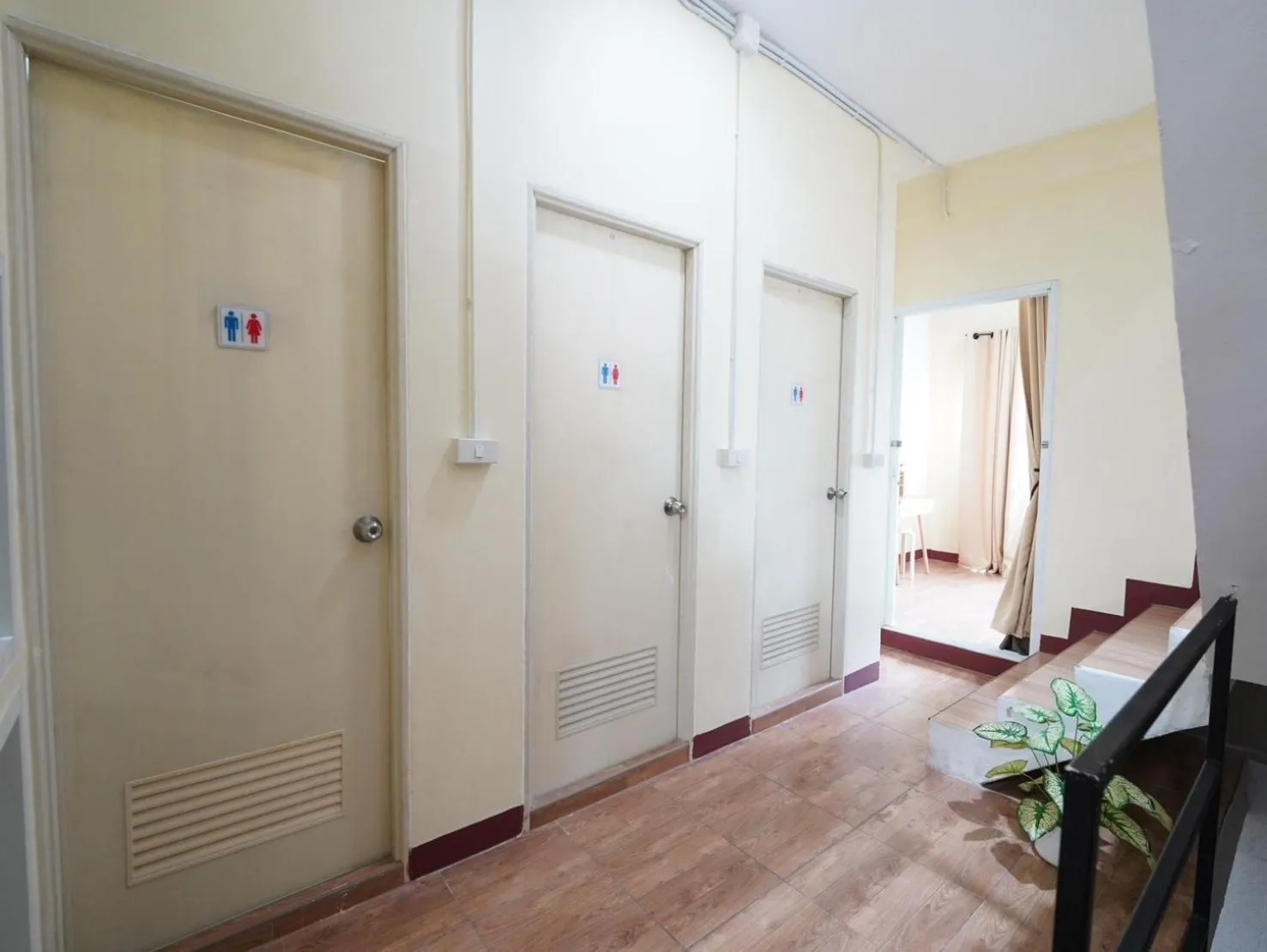 Bathroom in EZ Sleep @ Ratchada 19