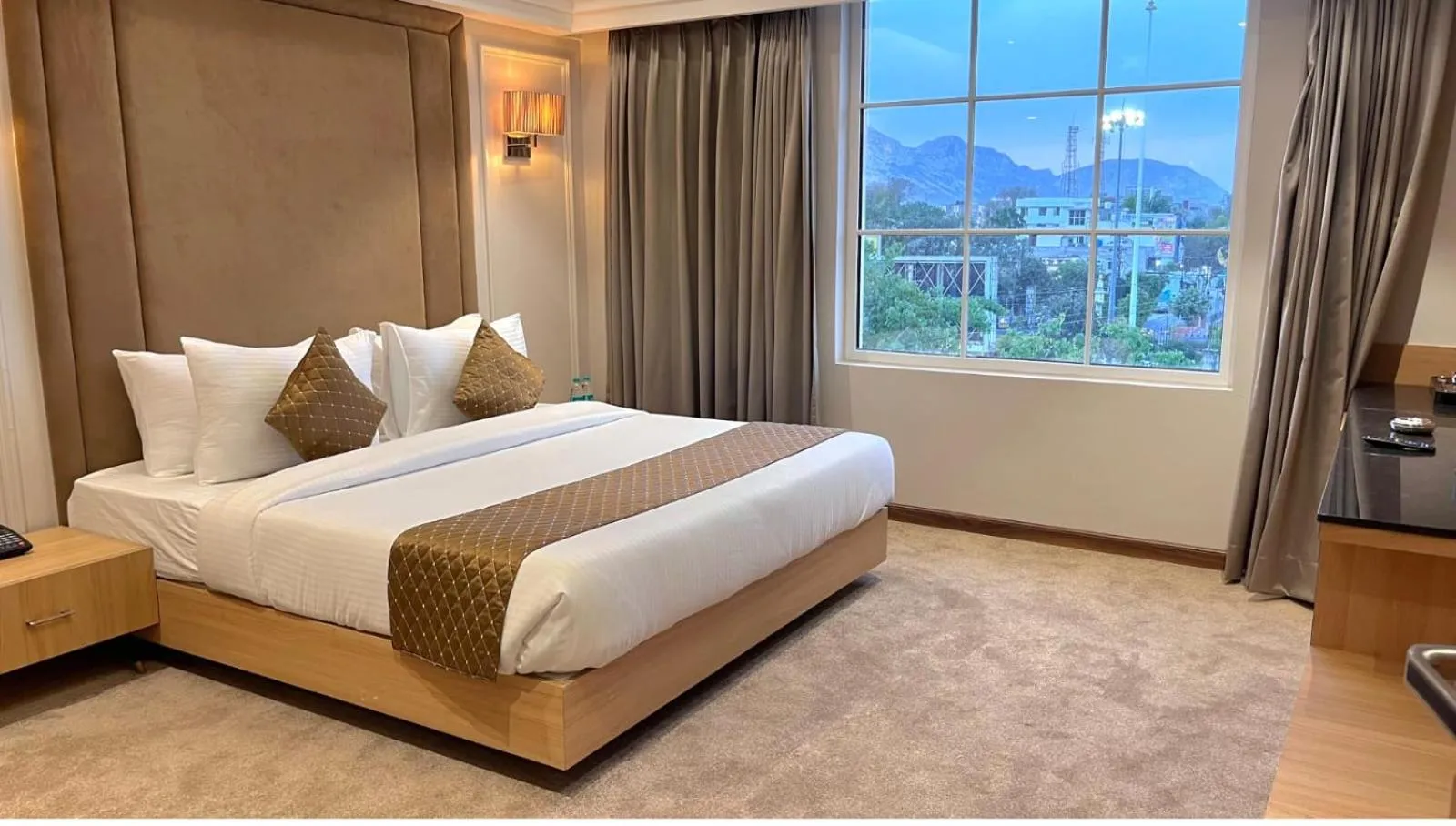 View (from property/room), Bed in Hotel Alwar Royals