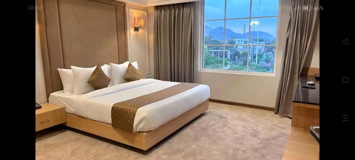 Mountain view, Bed in Hotel Alwar Royals