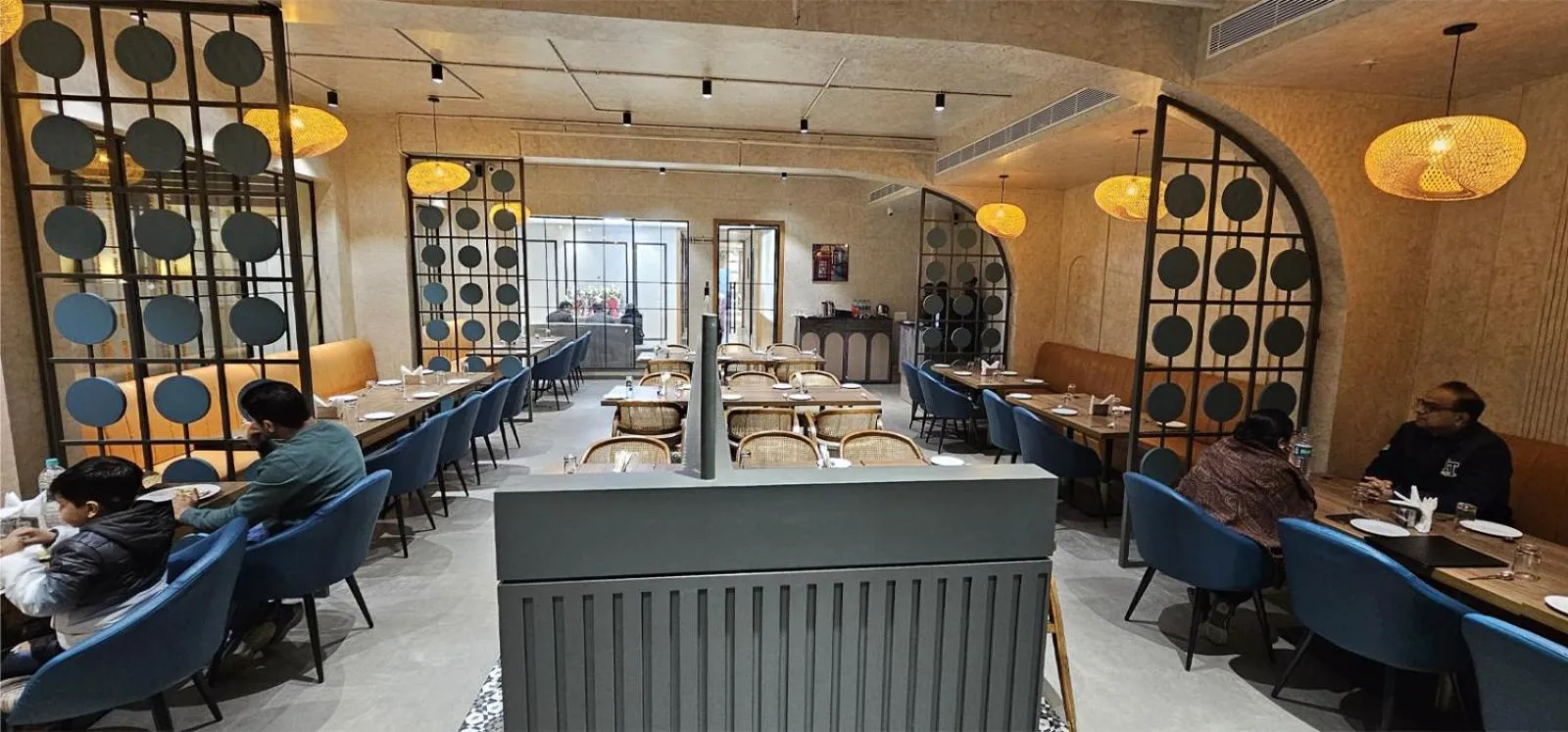 Restaurant/places to eat in Hotel Alwar Royals