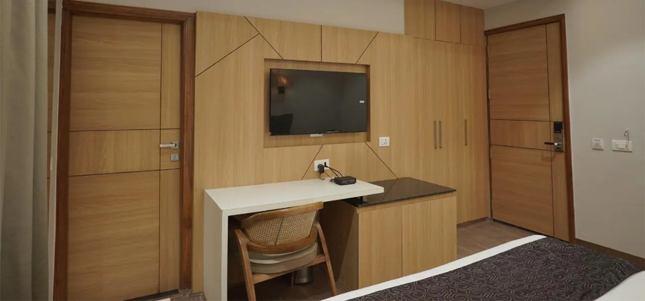 TV and multimedia in Hotel Alwar Royals