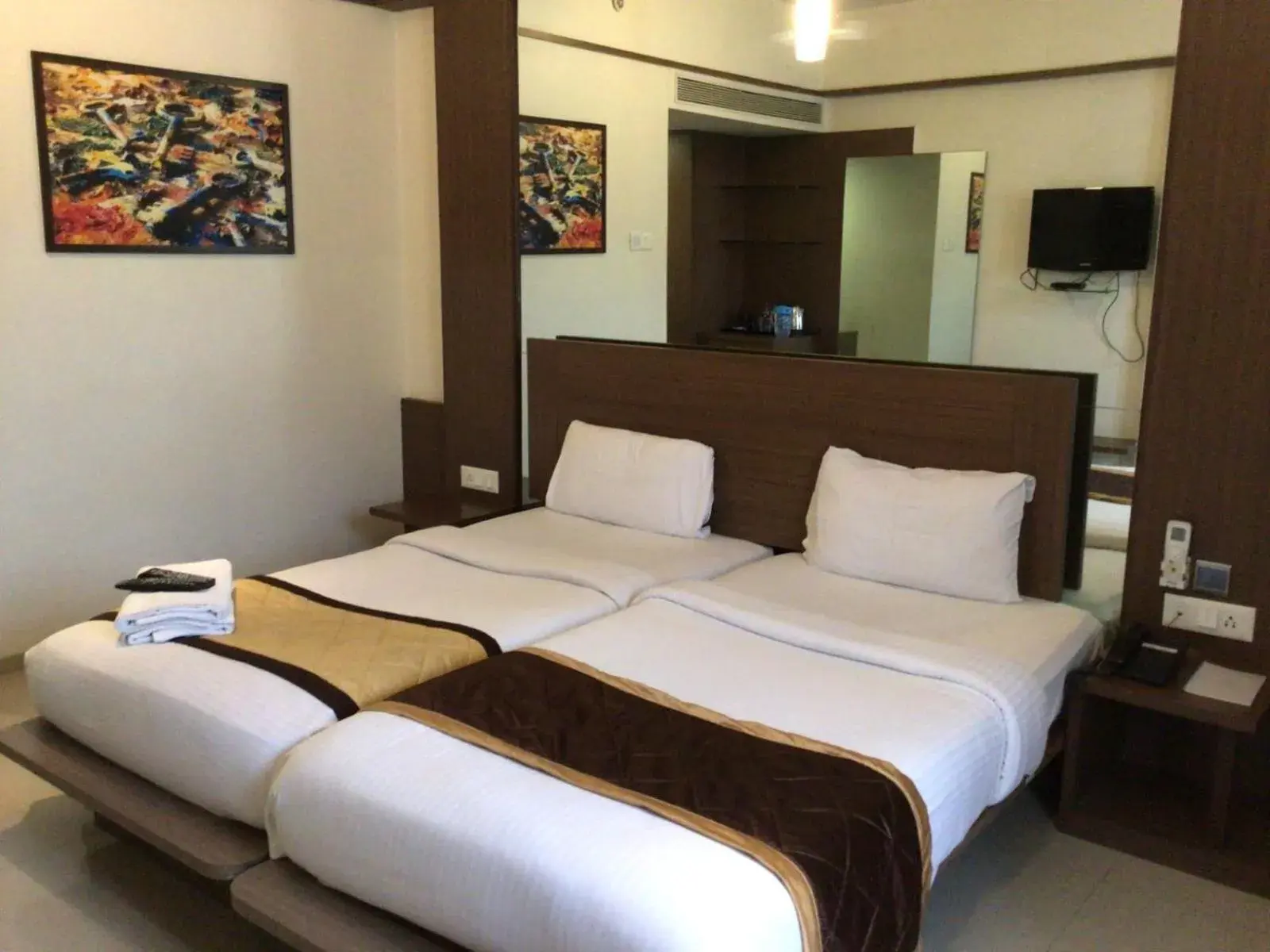 Communal lounge/ TV room, Bed in IVY Studio Communal lounge/ TV room, Bed in IVY Studio