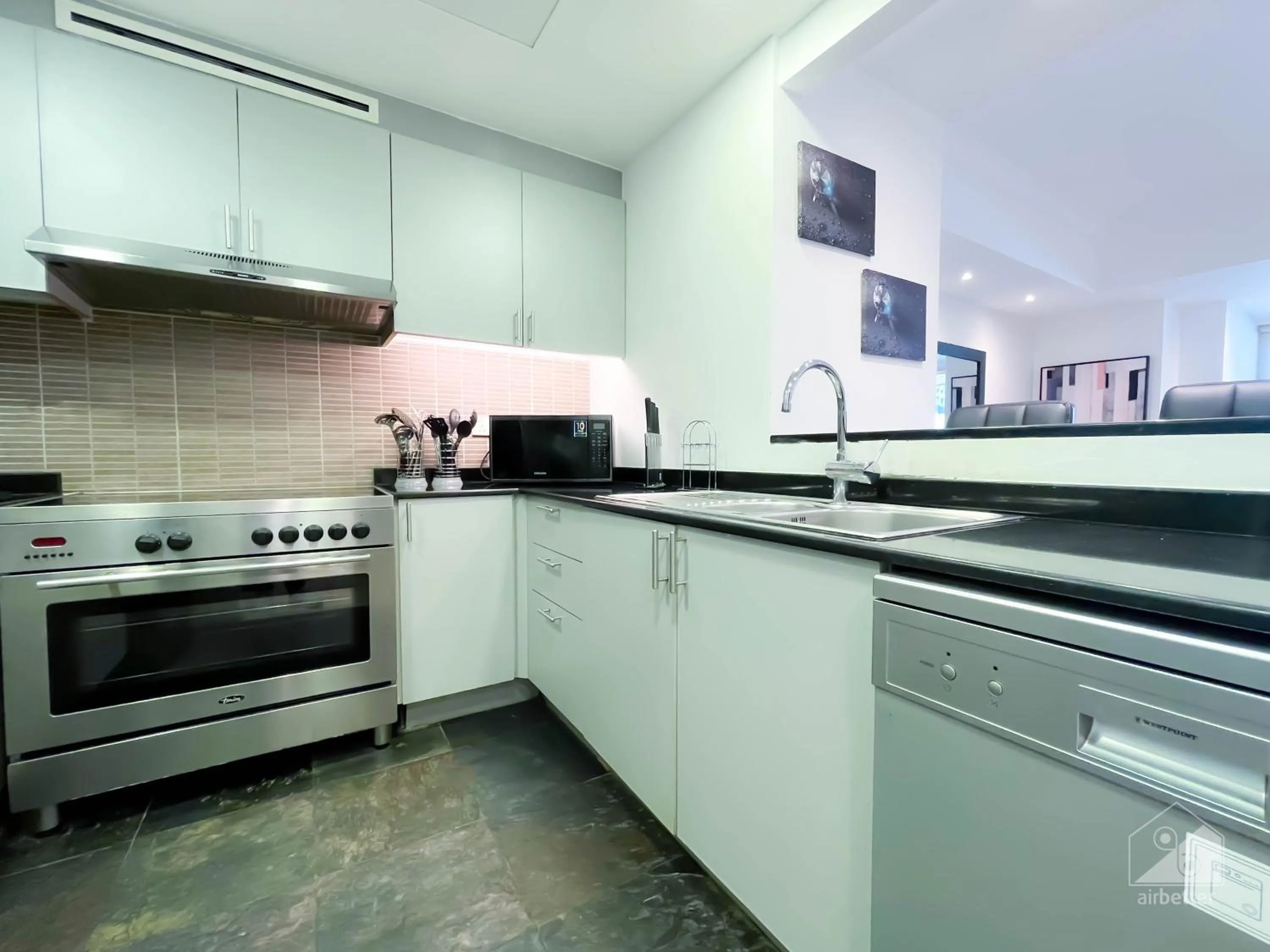 Kitchen or kitchenette in New! Ultimate Luxury 2Bedroom In Dubai Marina