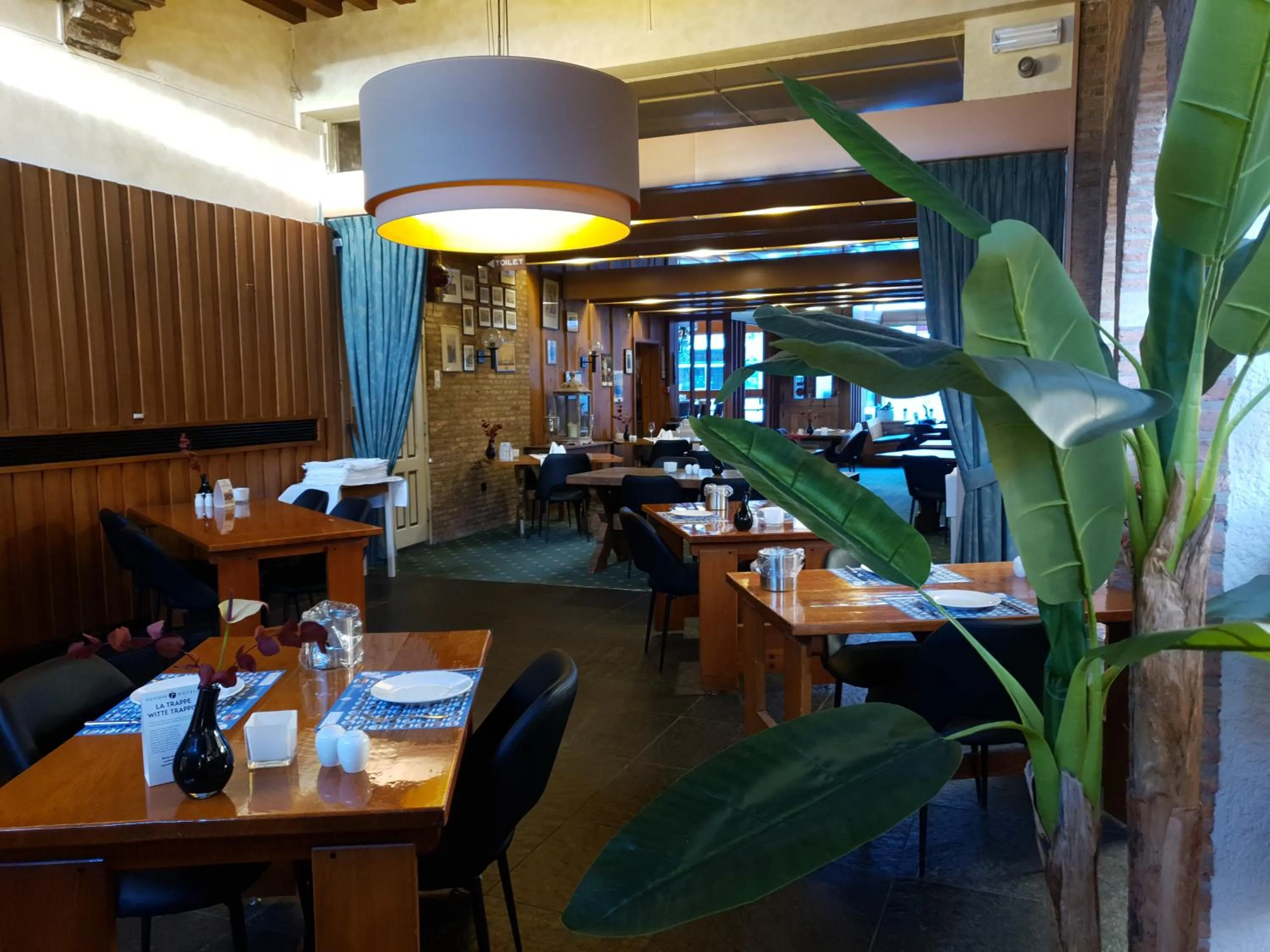 Restaurant/places to eat in Fletcher Hotel De Zalm