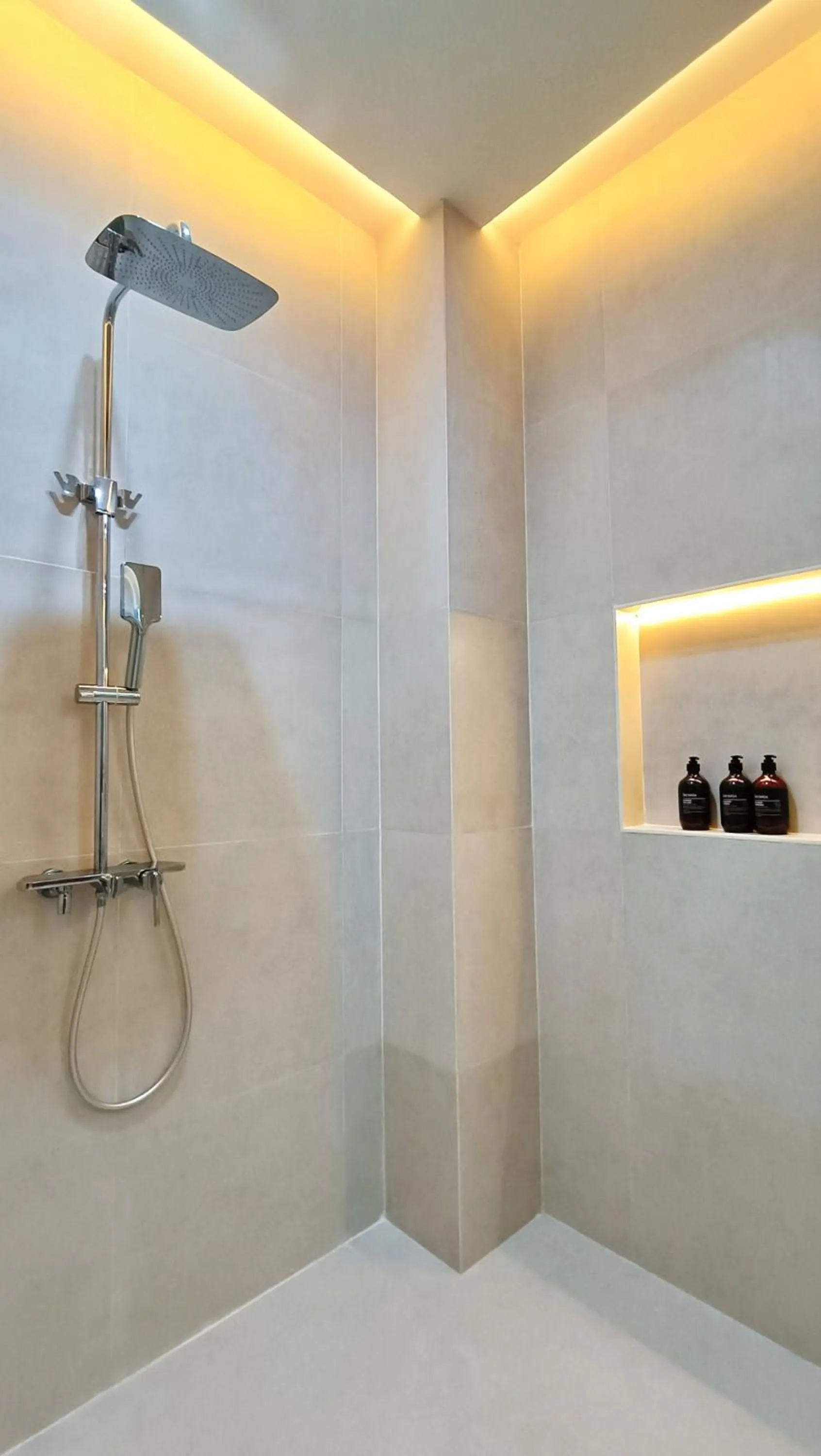 Shower in VILLA VALITO