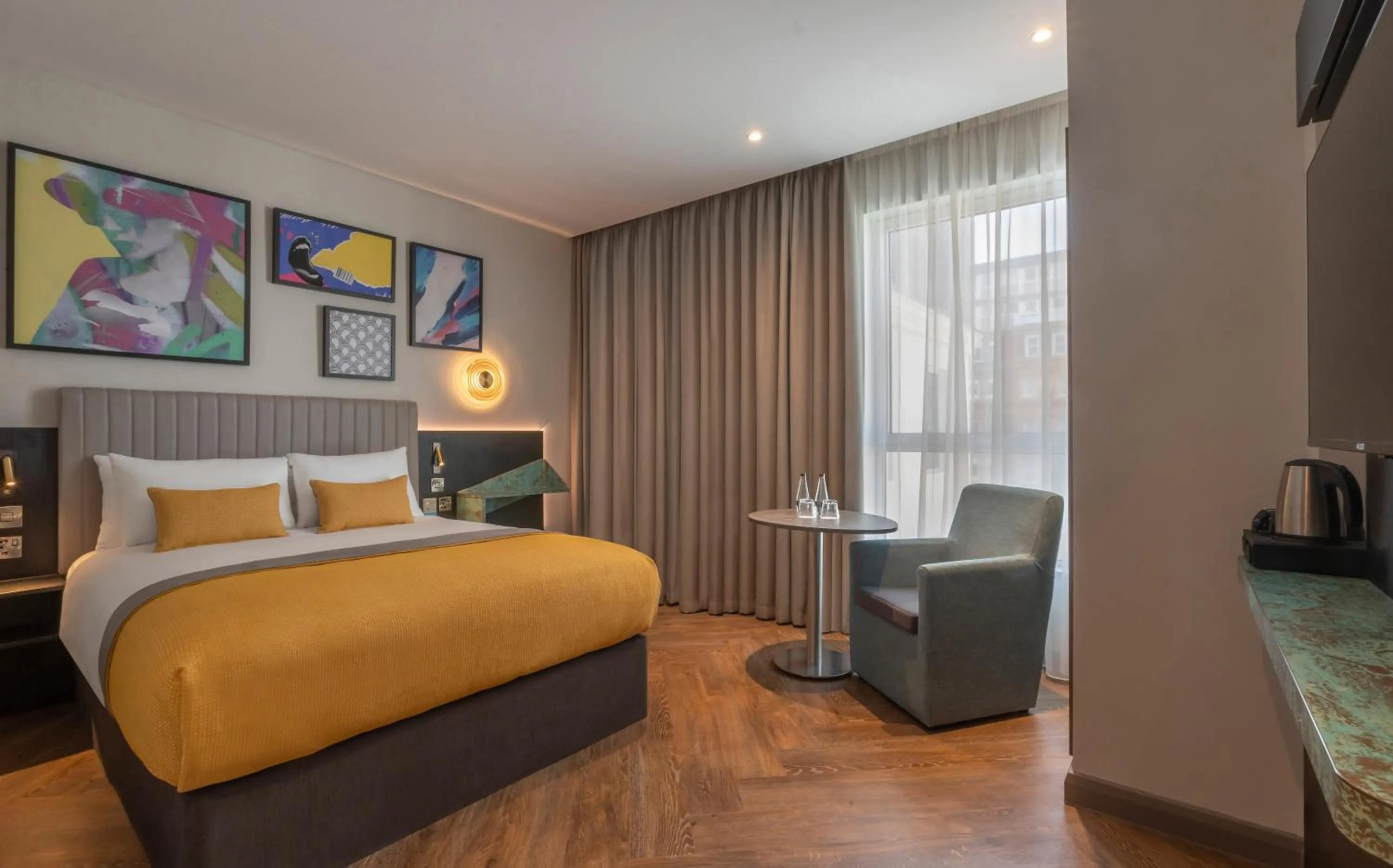 Bed in Maldron Hotel Brighton City Centre