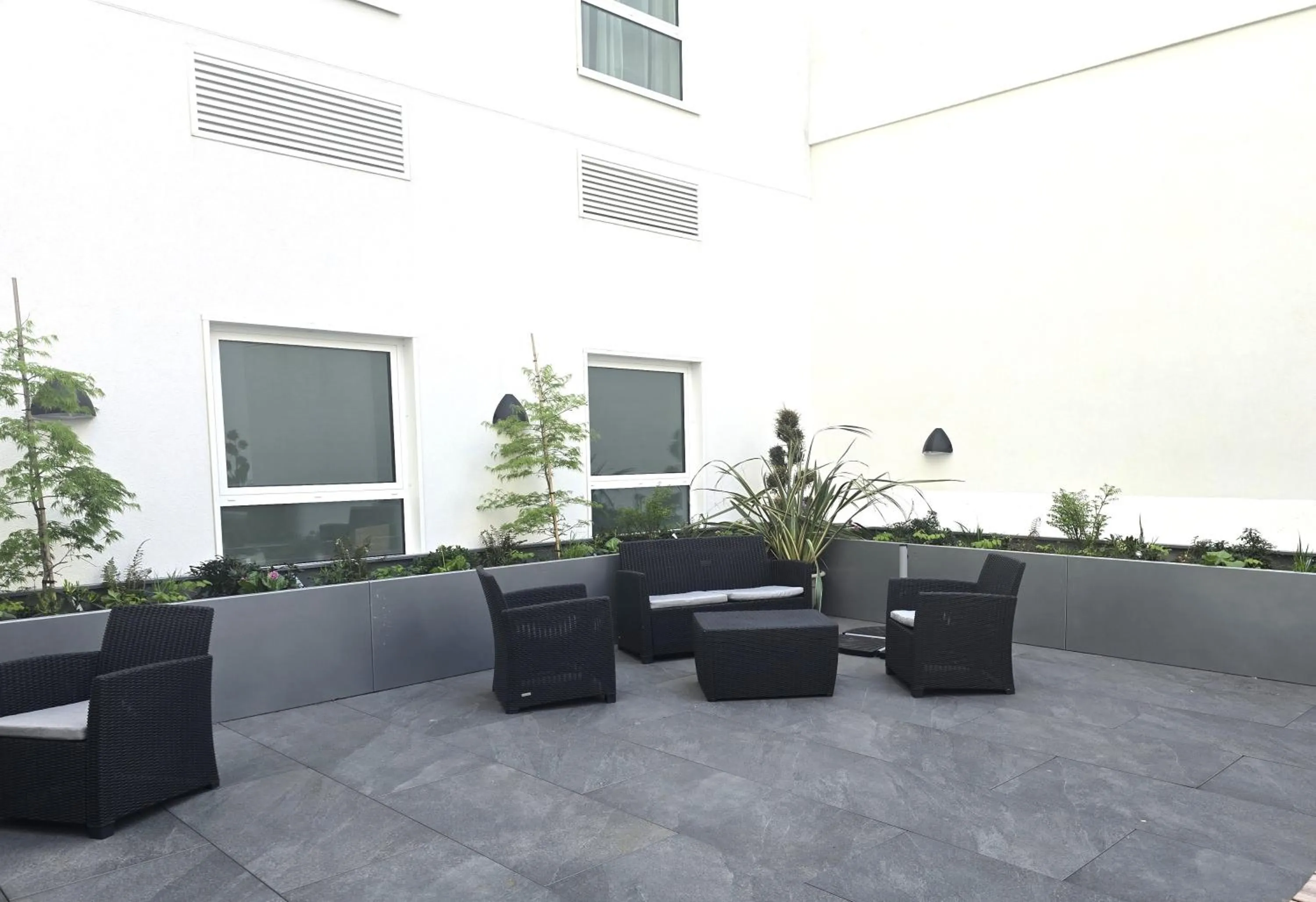 Patio in Maldron Hotel Brighton City Centre