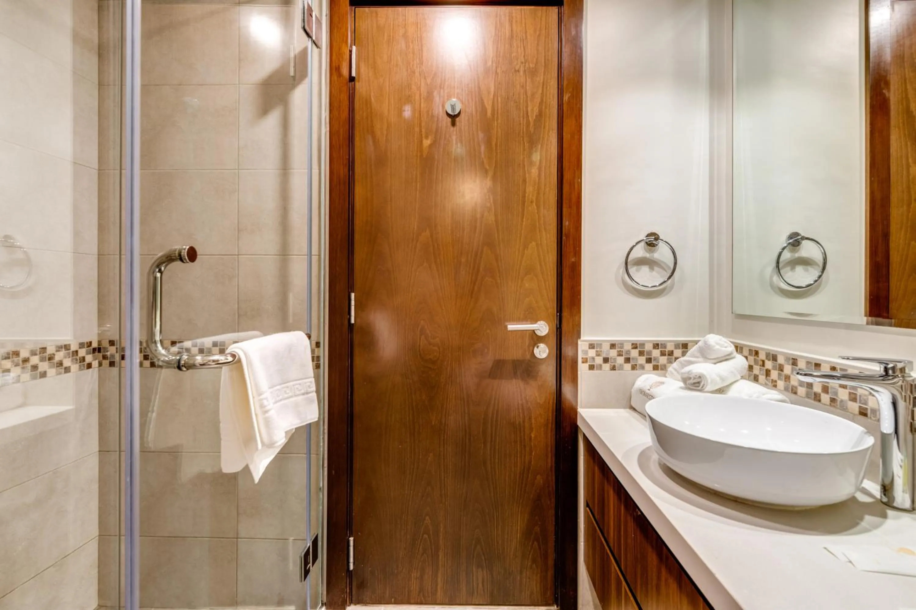 Shower in GLOBALSTAY. Luxury Apartments Near The Dubai Canal
