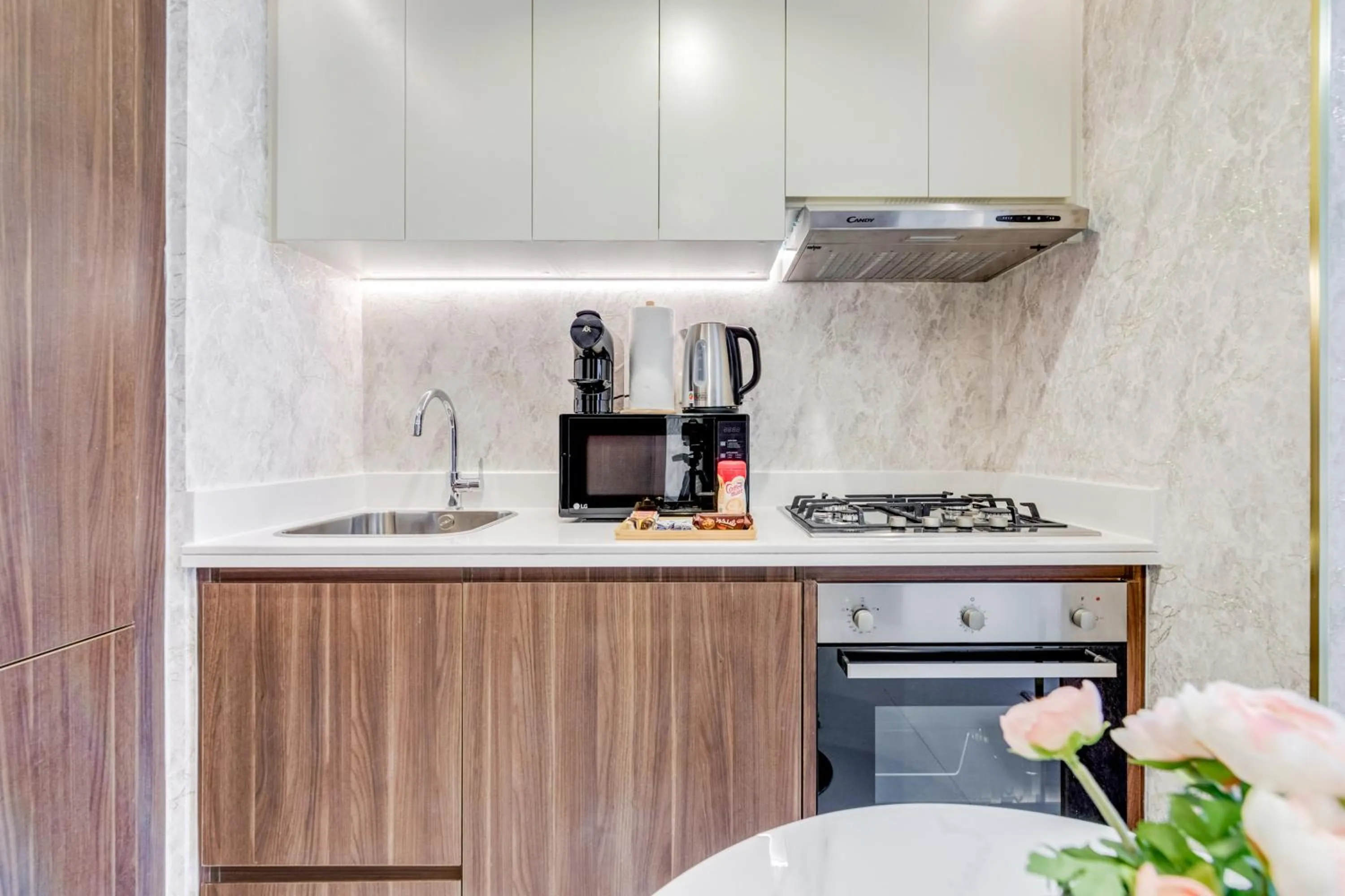 Kitchen or kitchenette in GLOBALSTAY. Luxury Apartments Near The Dubai Canal