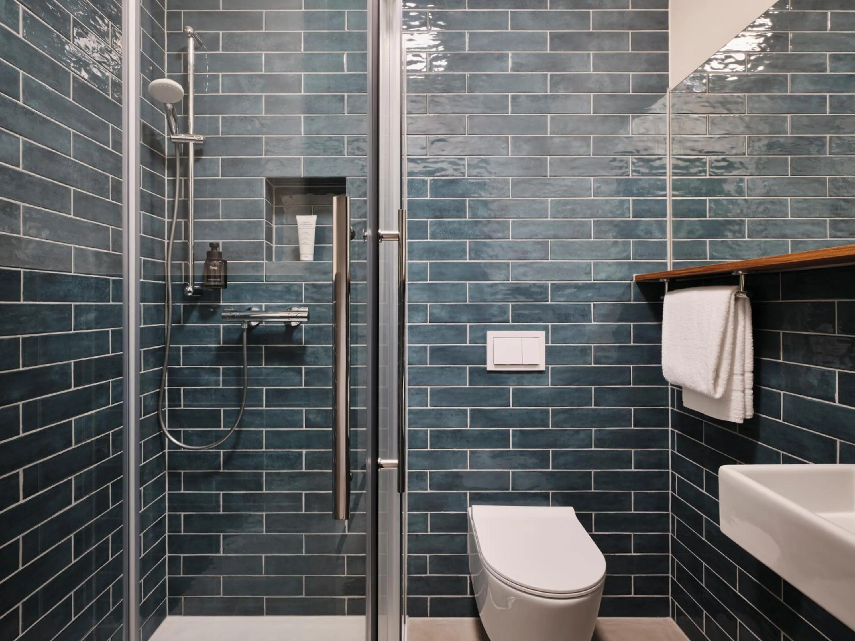 Shower in Hannover - PHIL & MAX Hotels und Apartments Messe