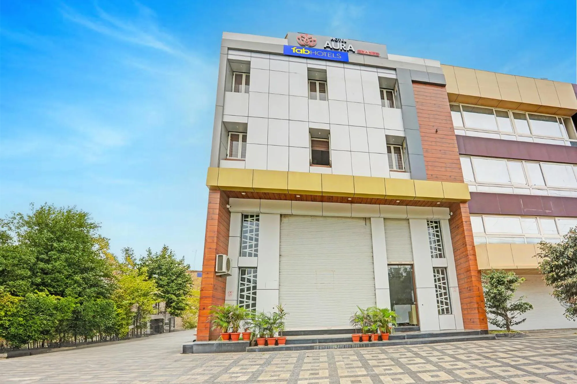 FabHotel Aura Grande