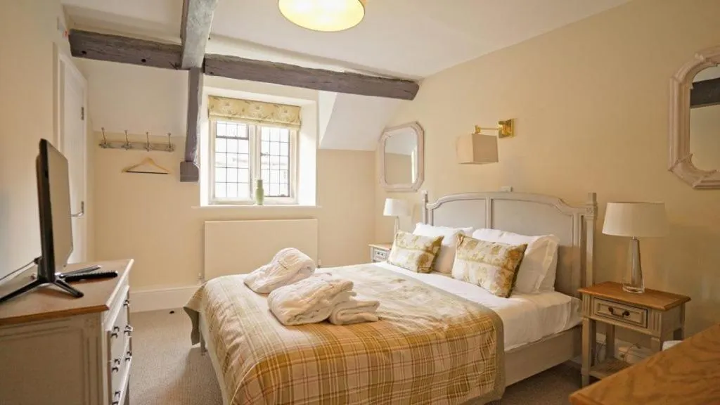 TV and multimedia, Bed in The Crown at Shipton