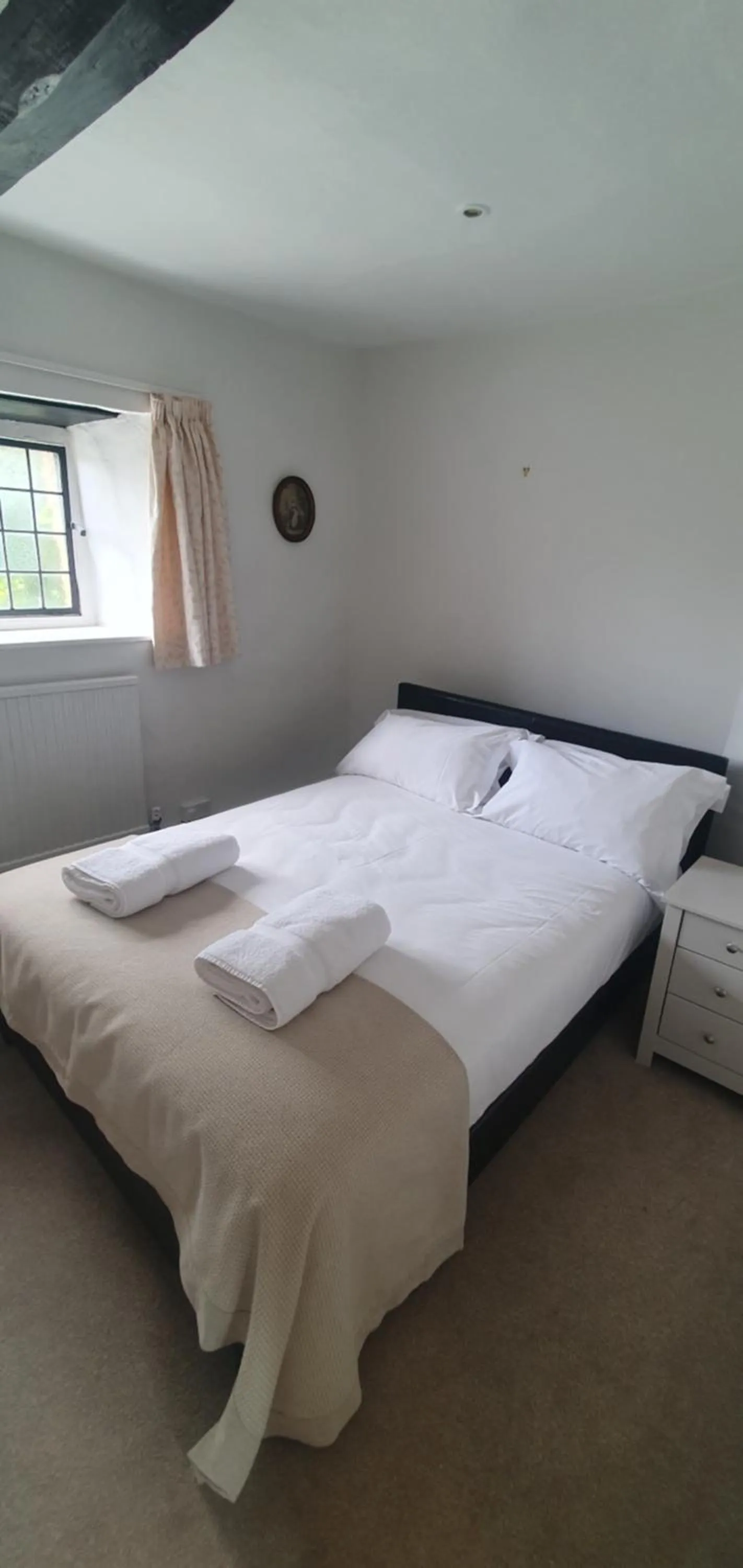 Bed in The Crown at Shipton