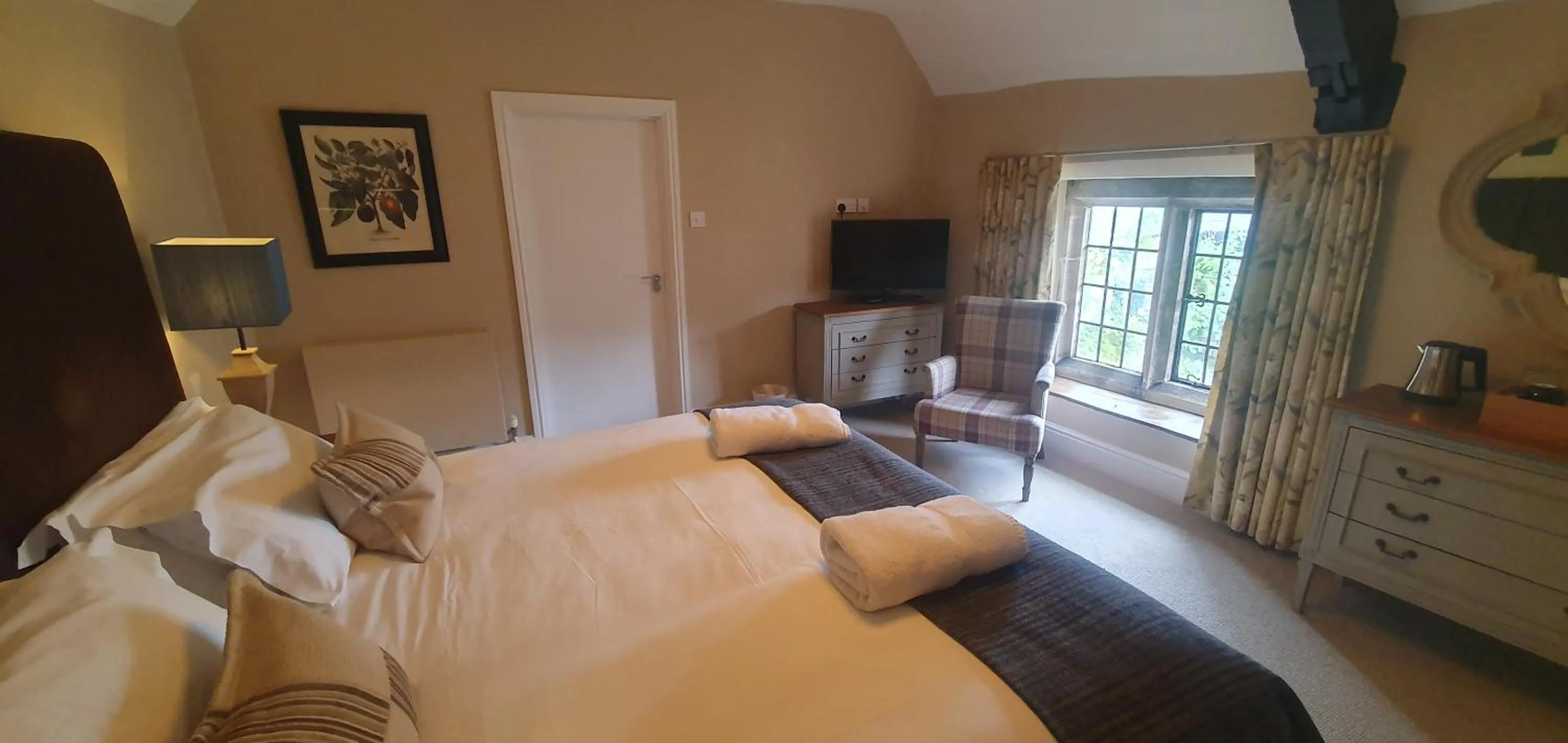 Bed in The Crown at Shipton