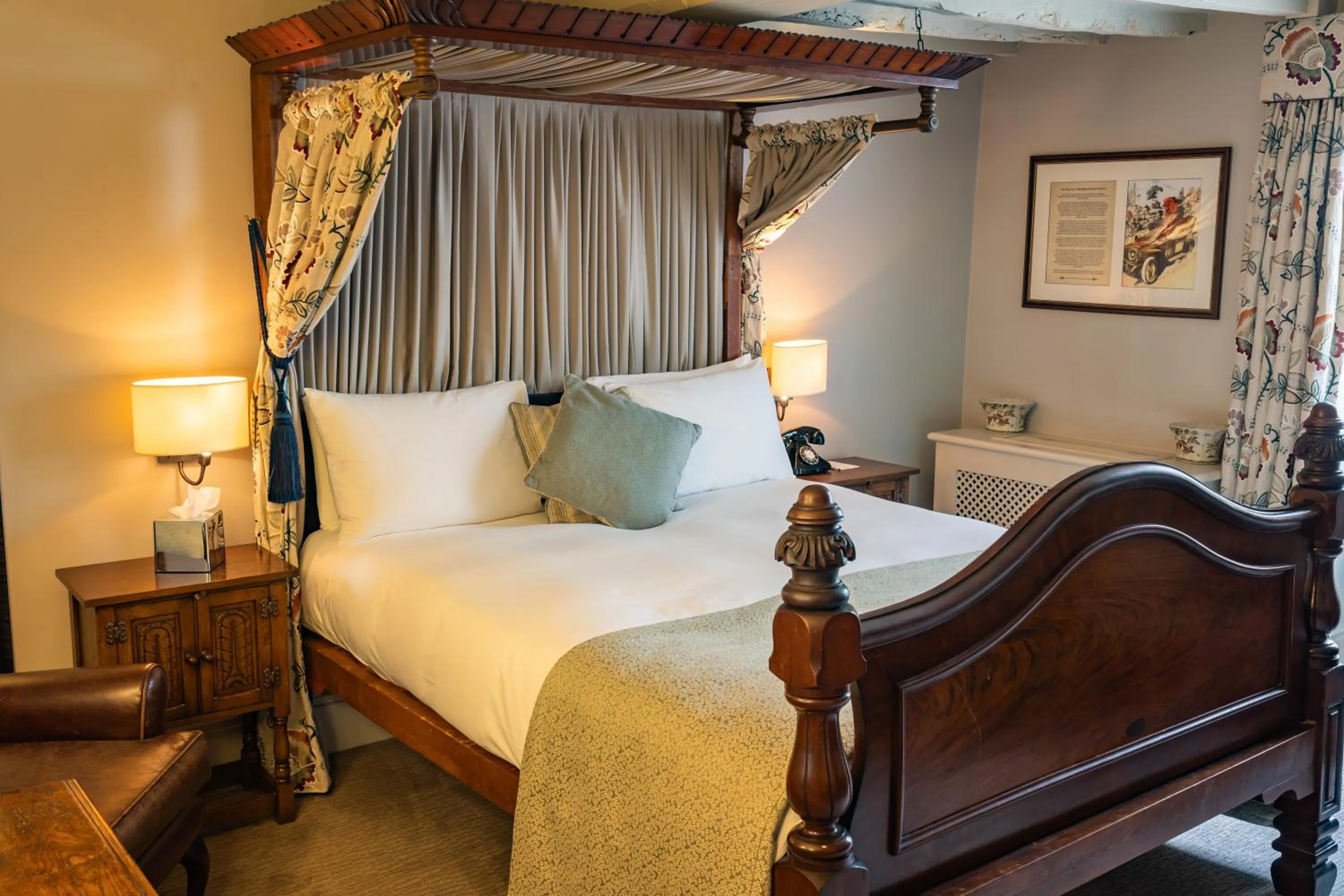 Bed in The Red Lion Hotel