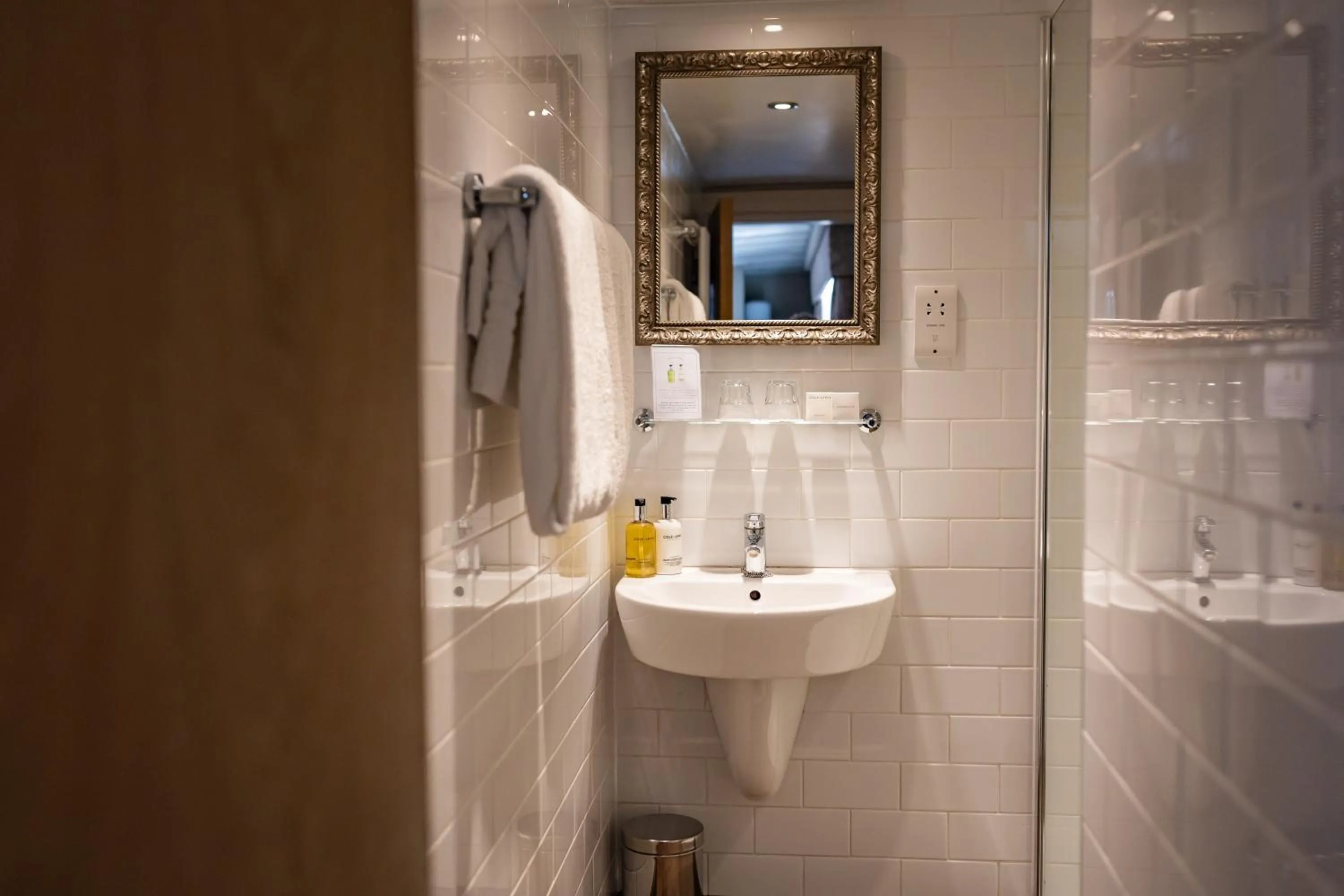 Bathroom in The Red Lion Hotel