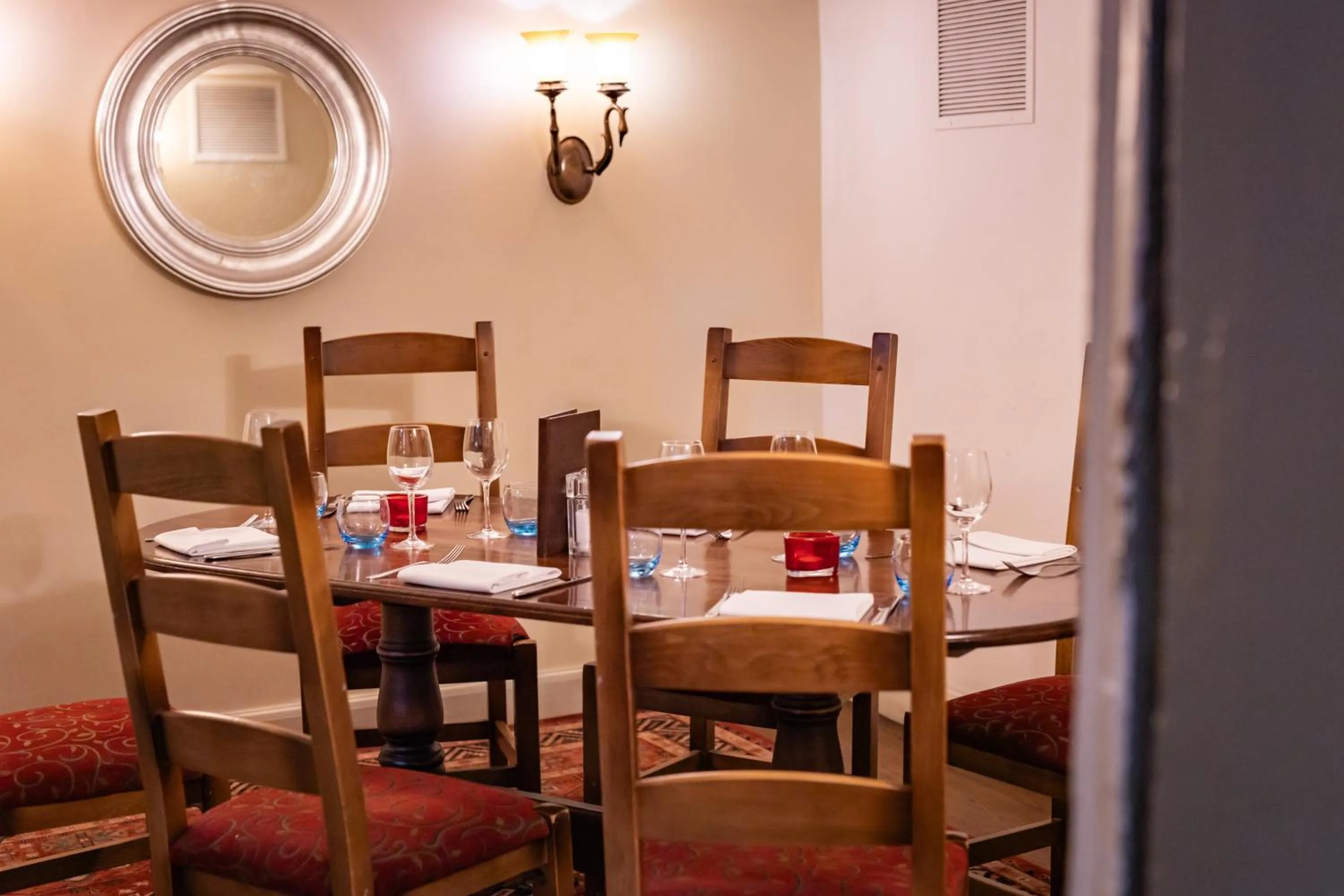 Restaurant/places to eat in The Red Lion Hotel