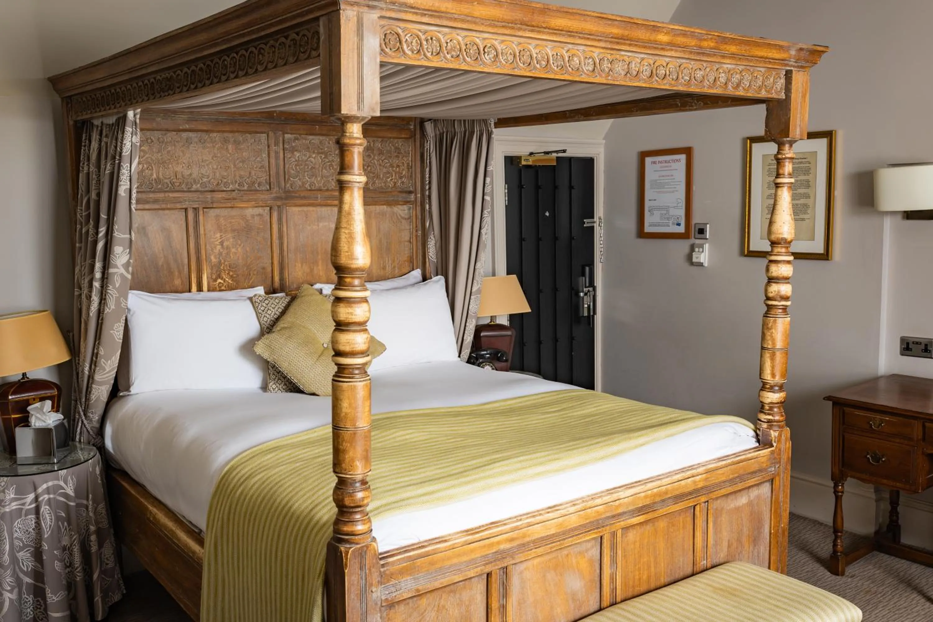 Bed in The Red Lion Hotel