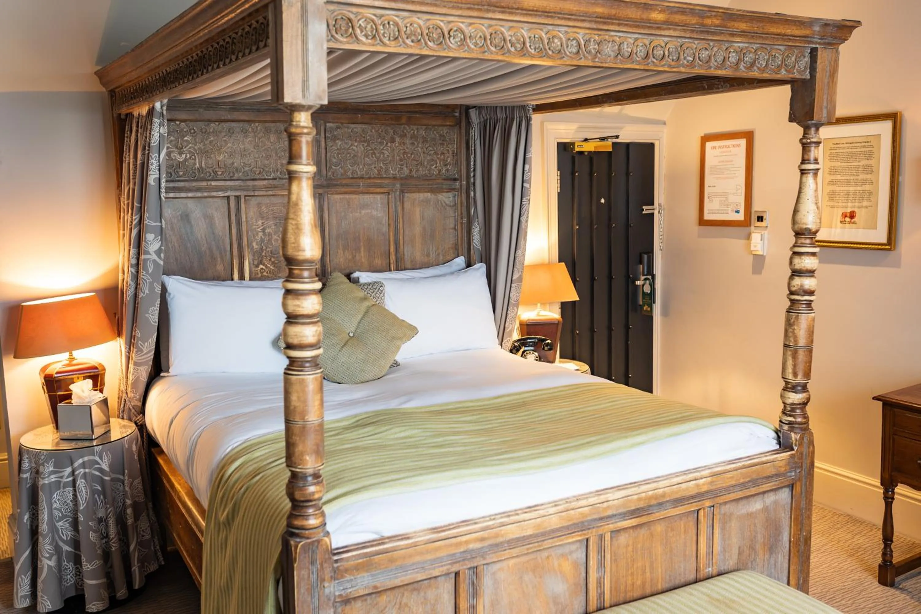 Bed in The Red Lion Hotel