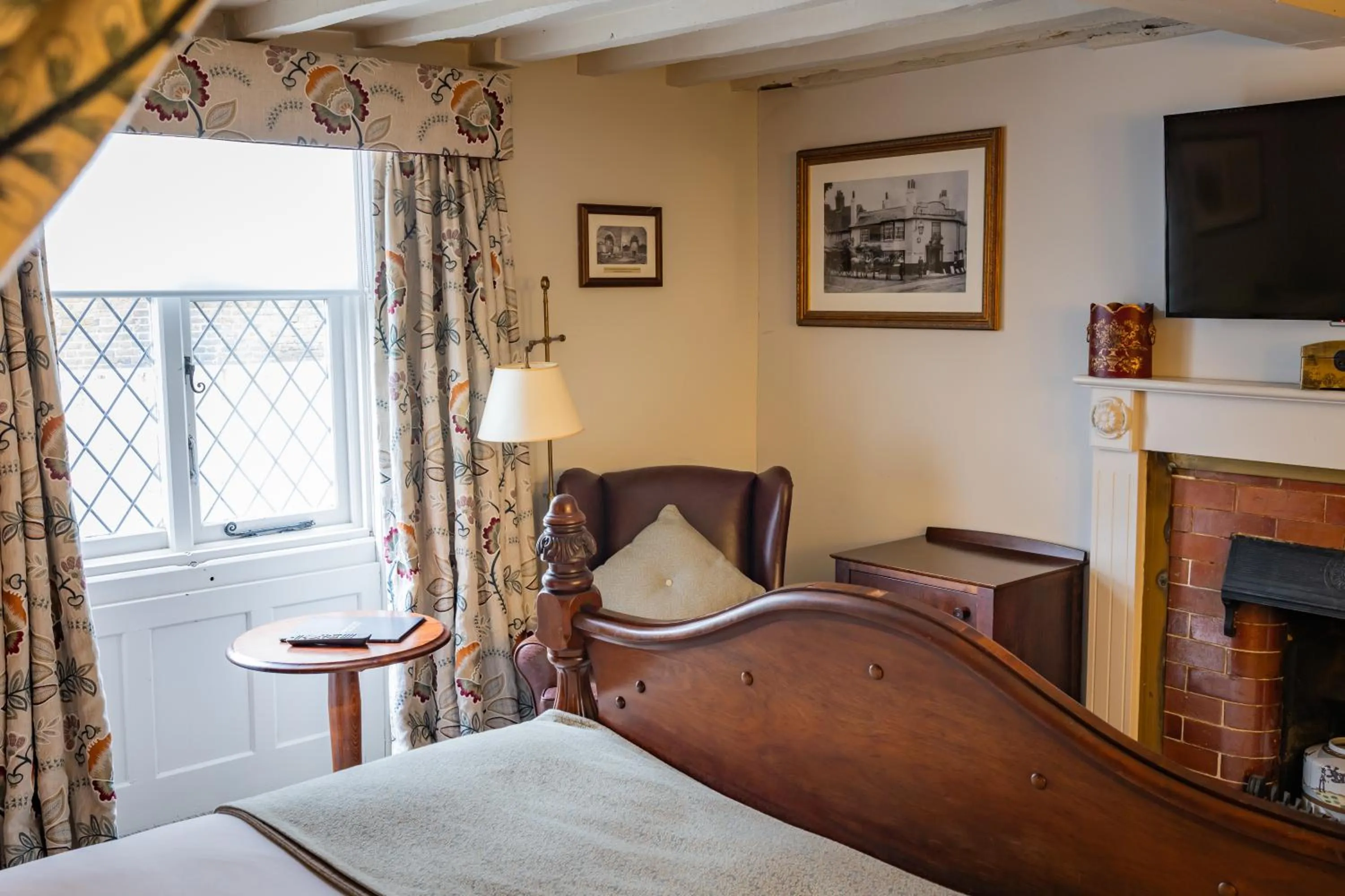 Bedroom, Bed in The Red Lion Hotel