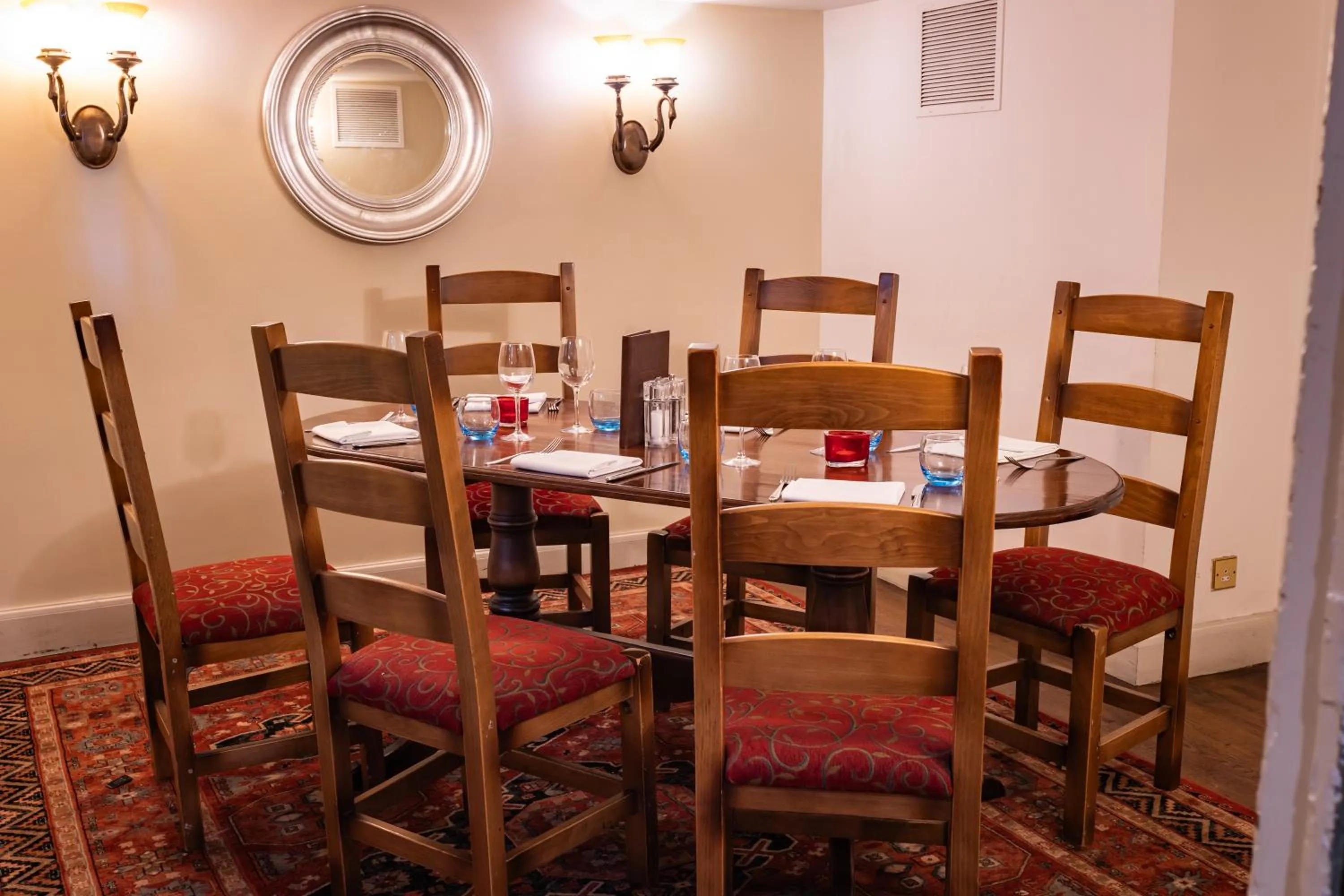 Restaurant/places to eat in The Red Lion Hotel