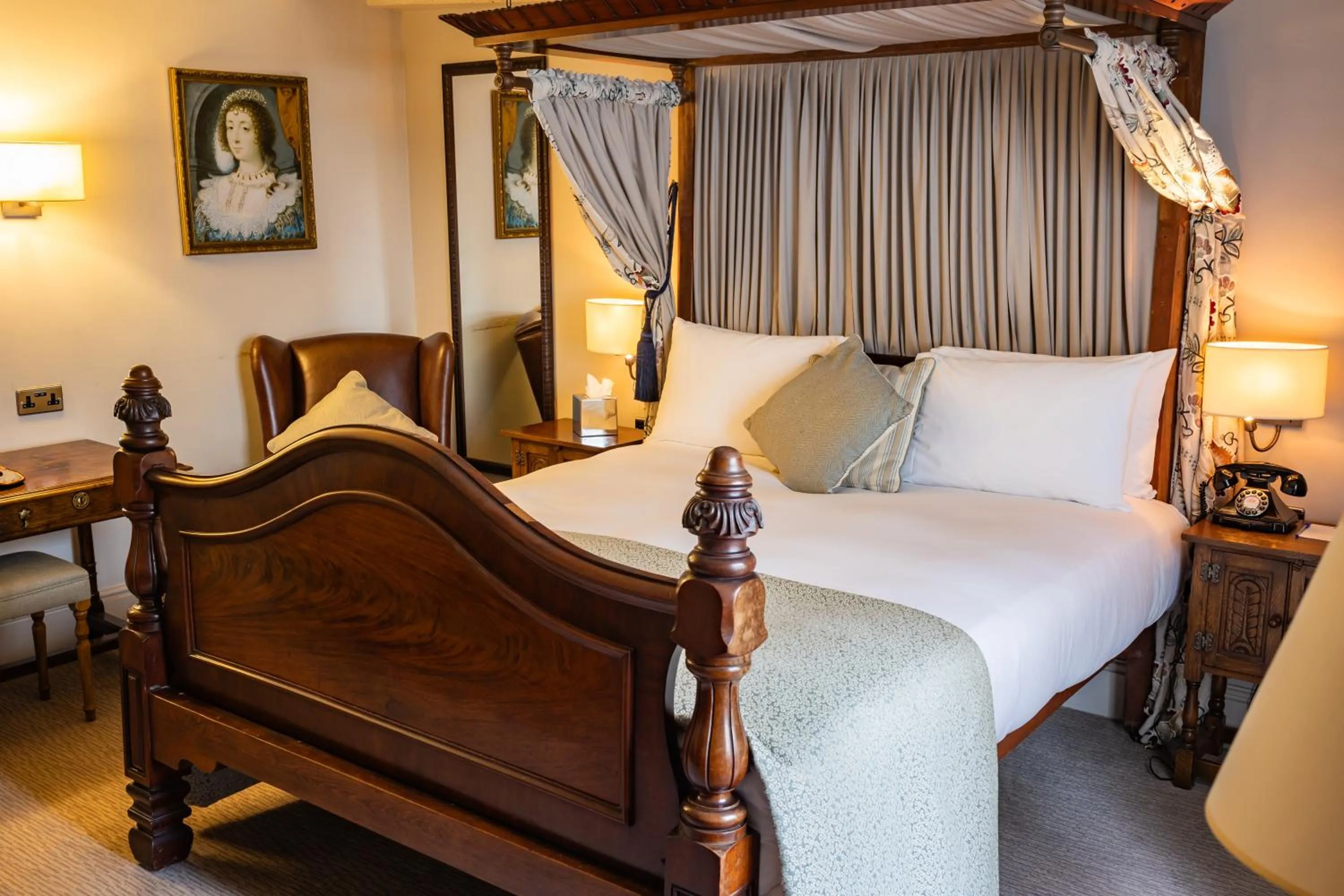 Bed in The Red Lion Hotel