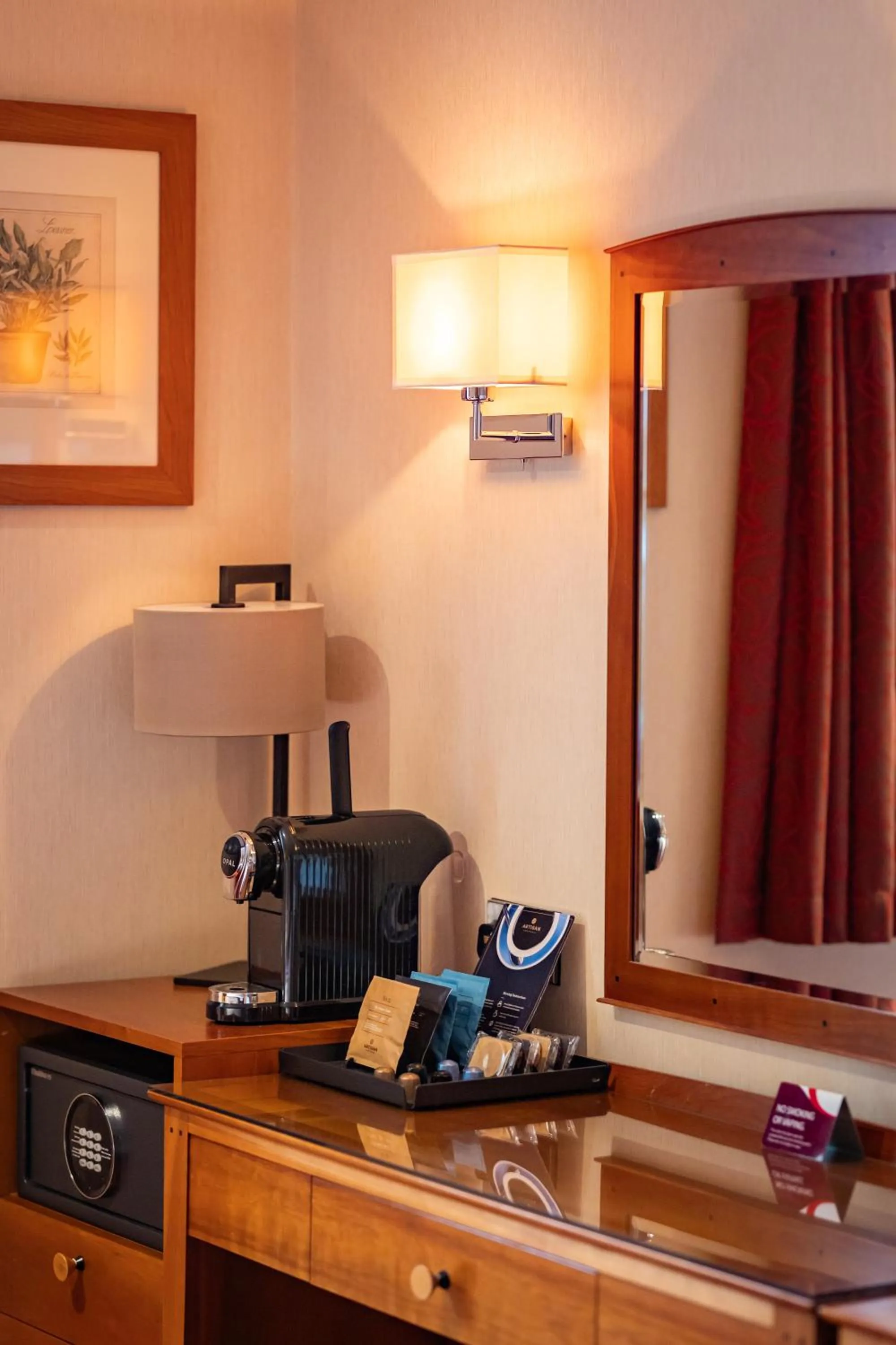 Coffee/tea facilities in The Red Lion Hotel