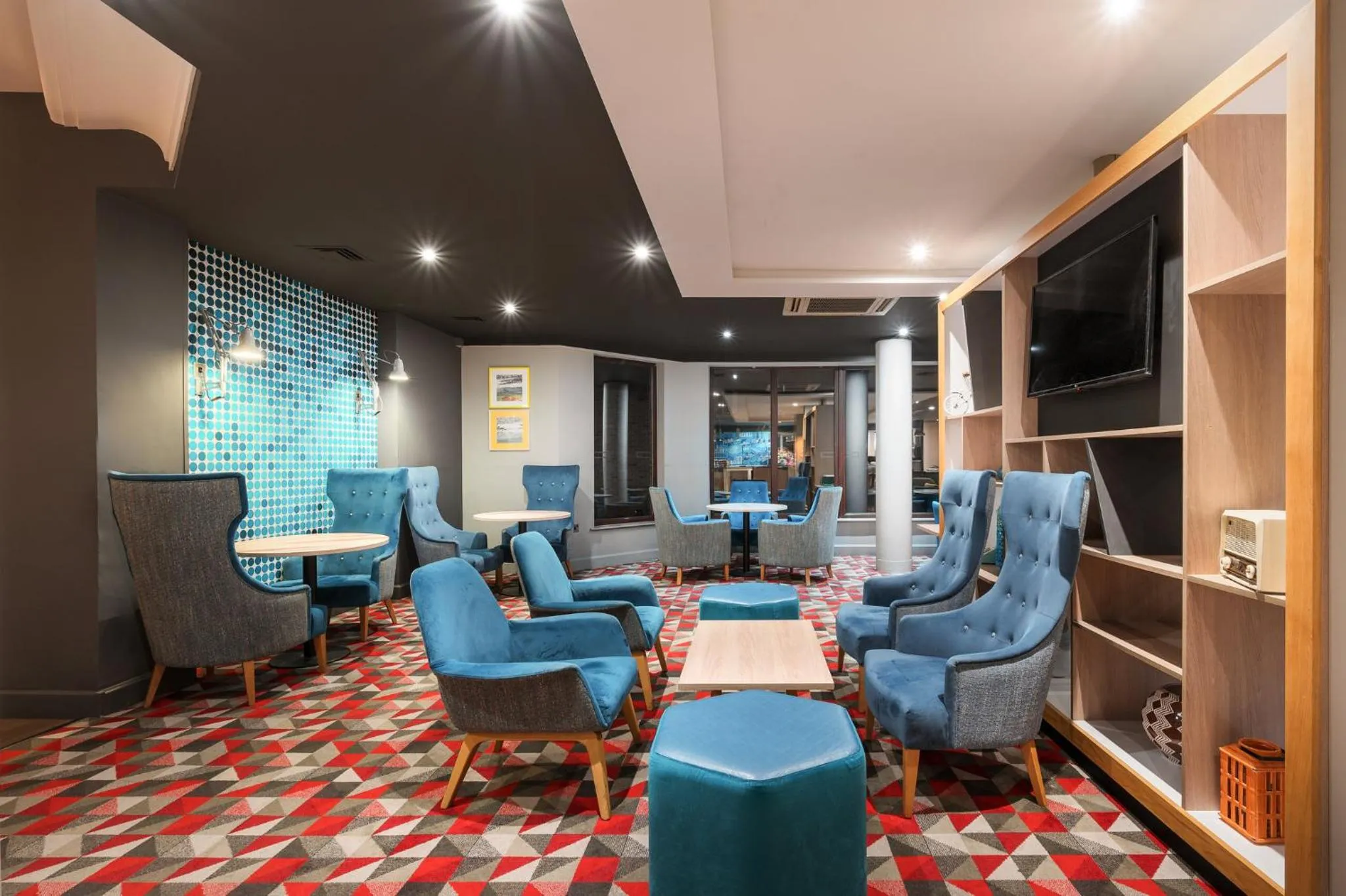 Lounge or bar in Holiday Inn Glasgow - East Kilbride by IHG