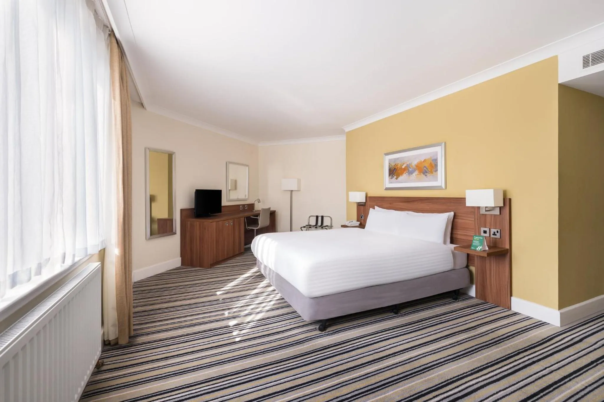 Photo of the whole room, Bed in Holiday Inn Glasgow - East Kilbride by IHG