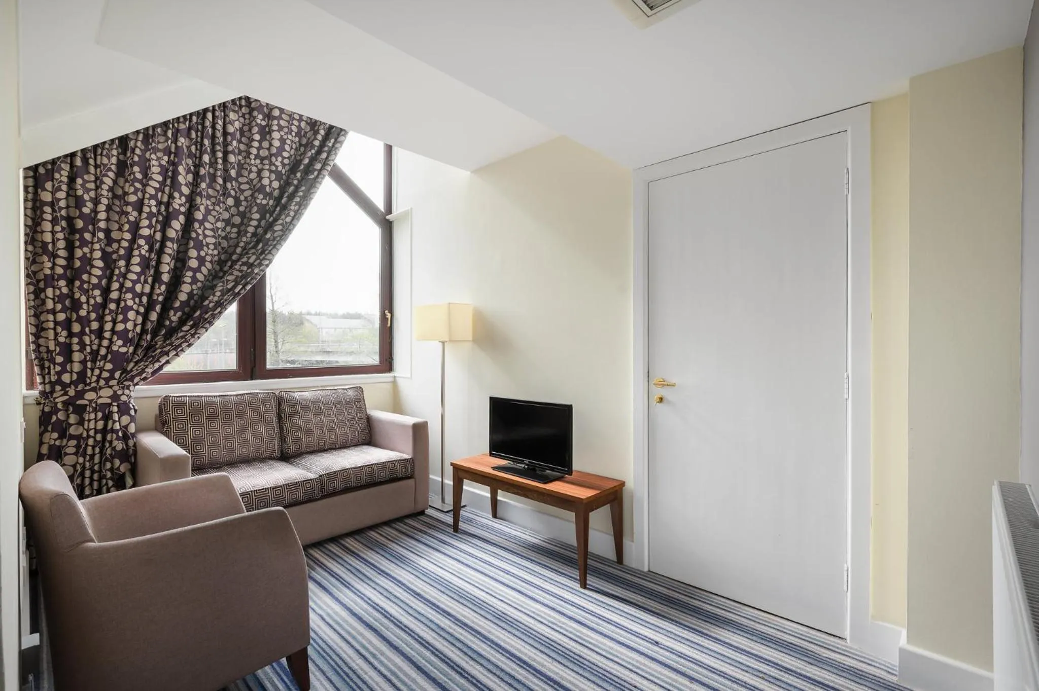 Photo of the whole room in Holiday Inn Glasgow - East Kilbride by IHG