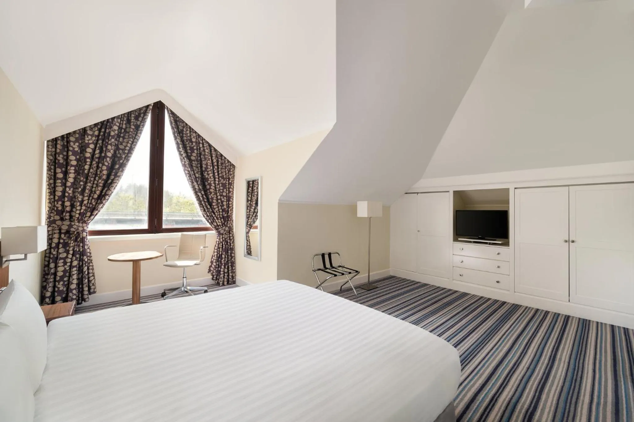 Photo of the whole room, Bed in Holiday Inn Glasgow - East Kilbride by IHG