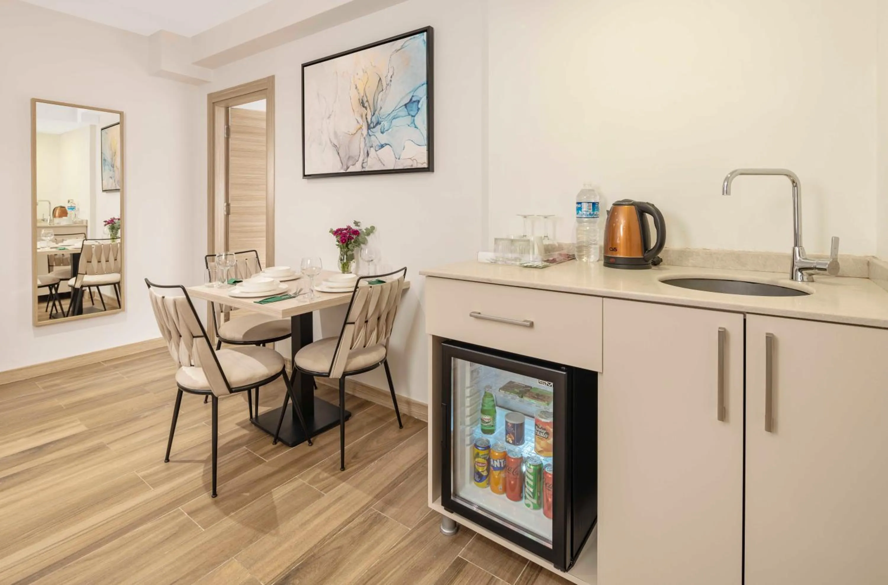 Kitchen or kitchenette in The Capri Hotel Osmanbey