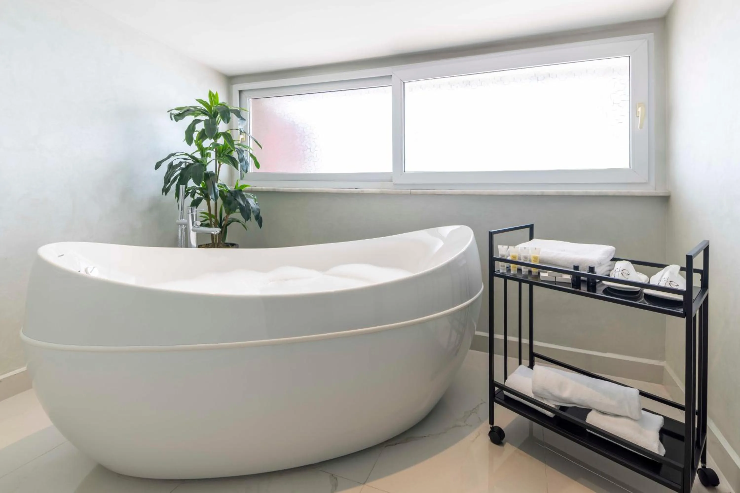 Hot Tub in The Capri Hotel Osmanbey