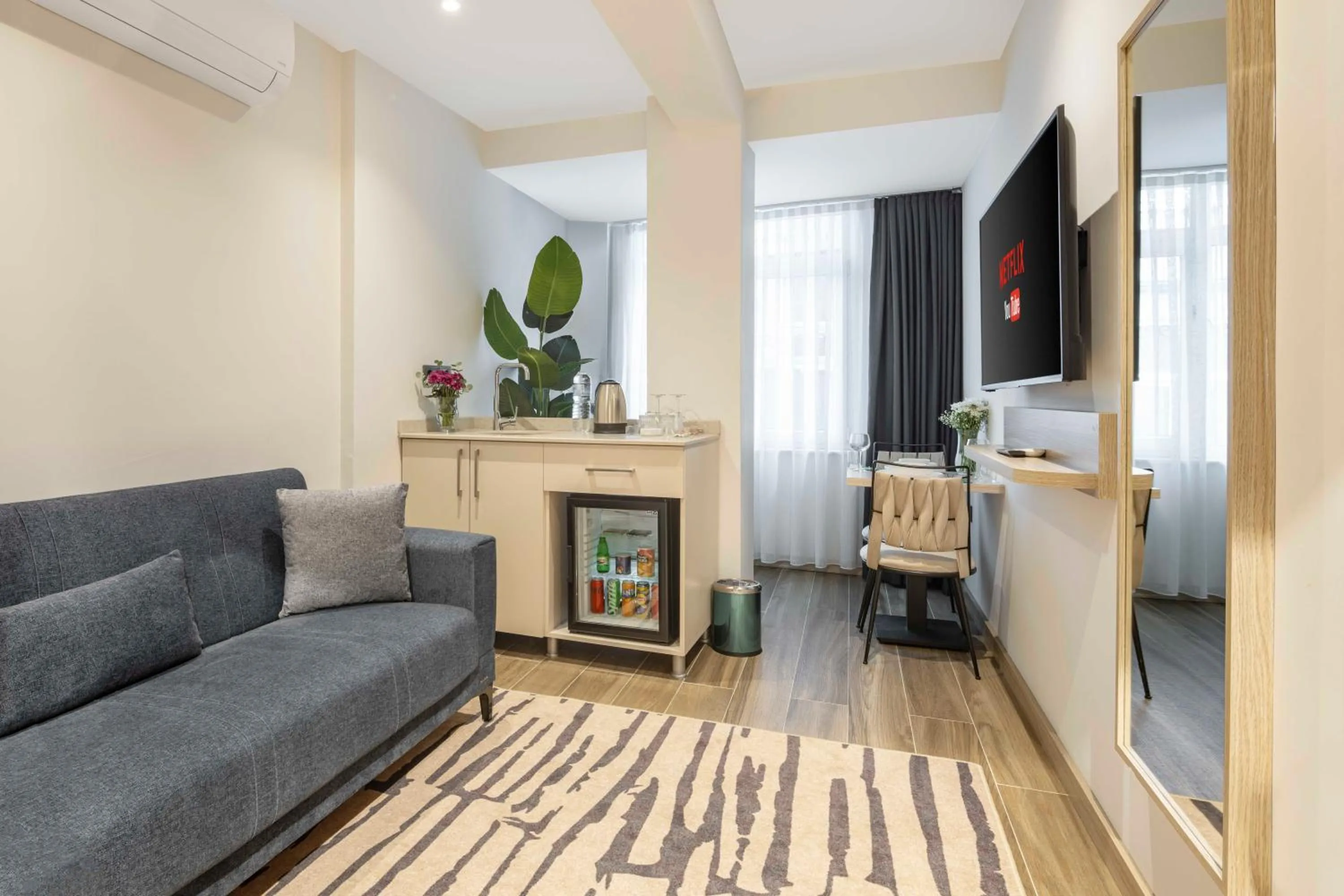 Kitchen or kitchenette in The Capri Hotel Osmanbey